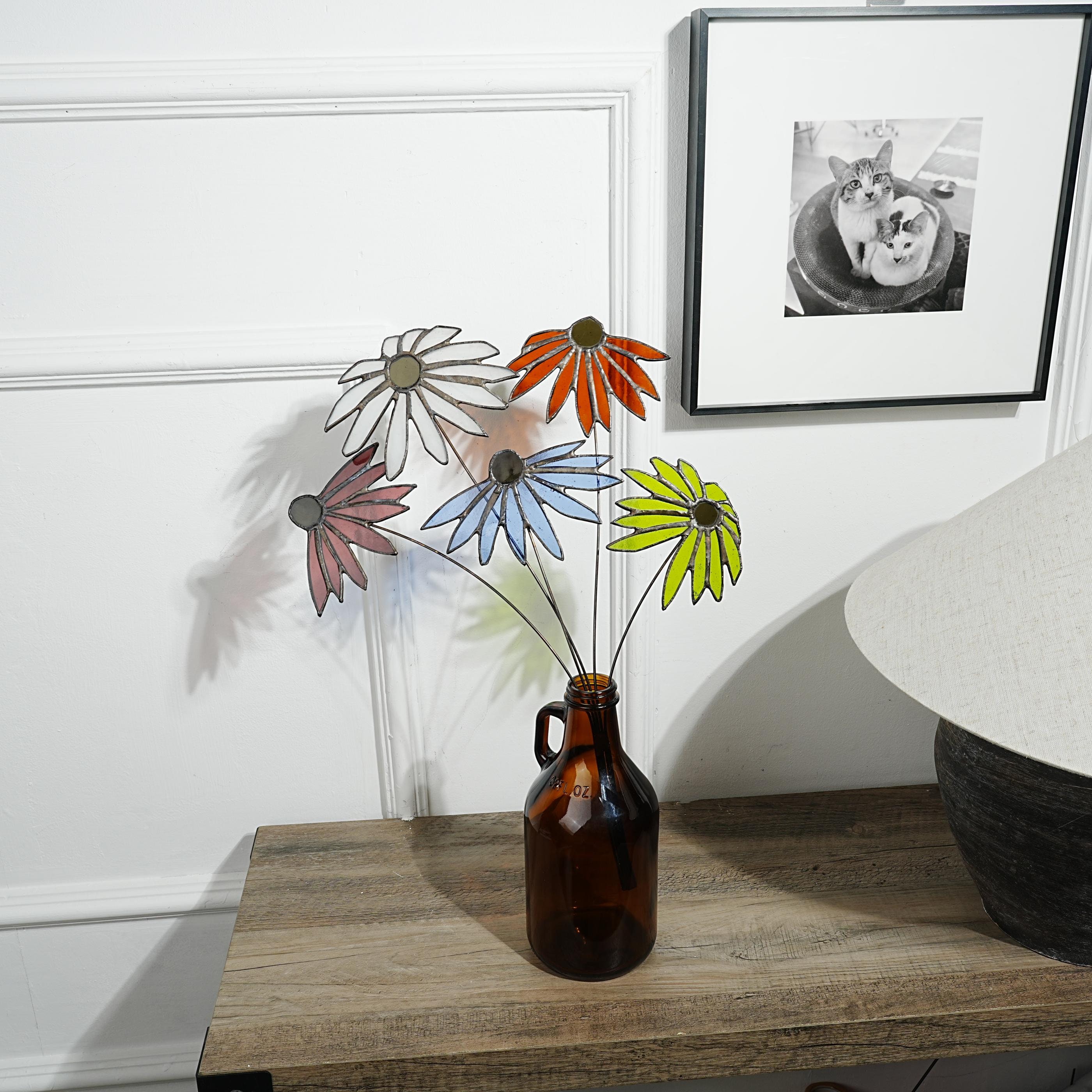 Bouquet d’échinacées en vitrail, style nature pour intérieur lumineux