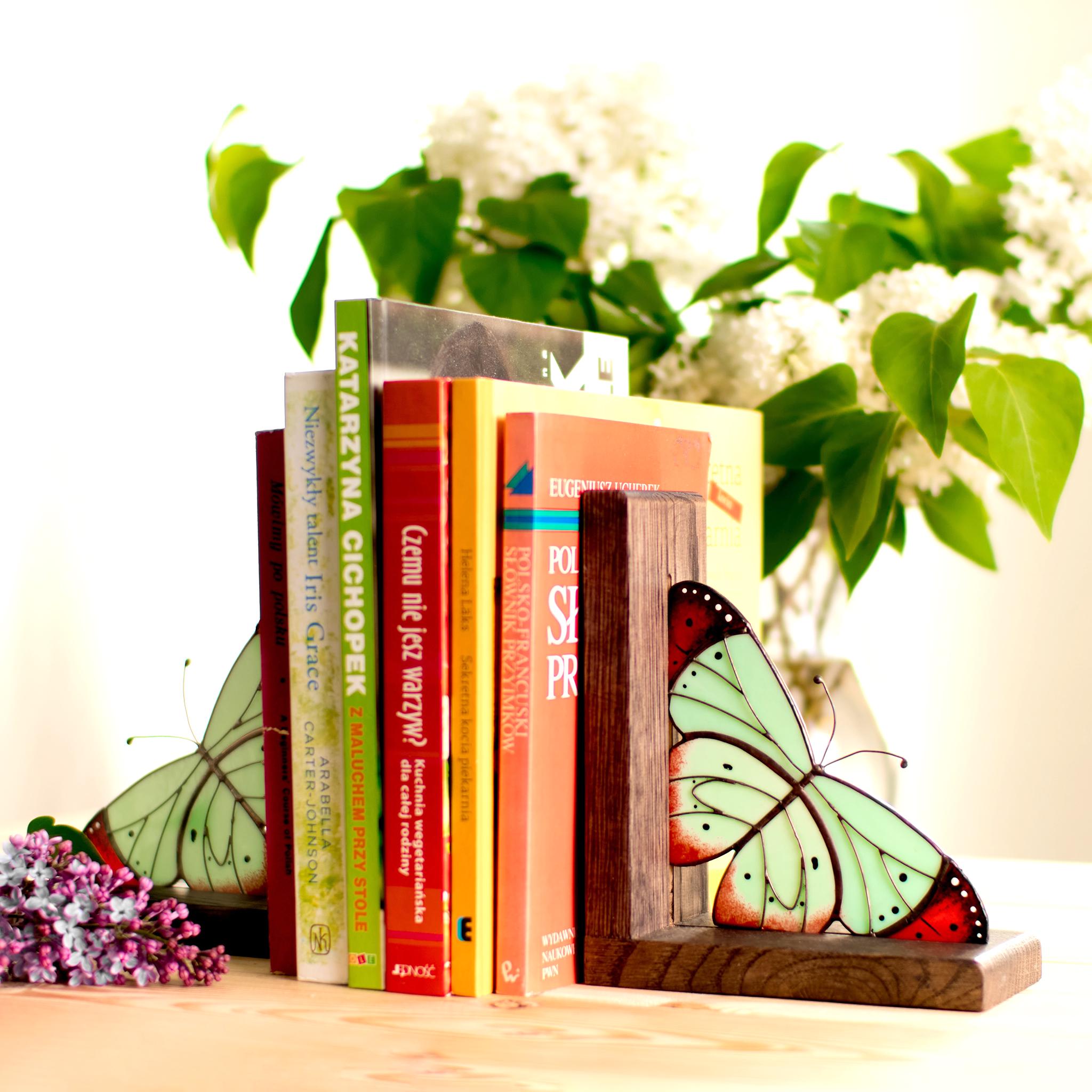 Serre-livres papillon en vitrail : déco bibliothèque maison menthe douce