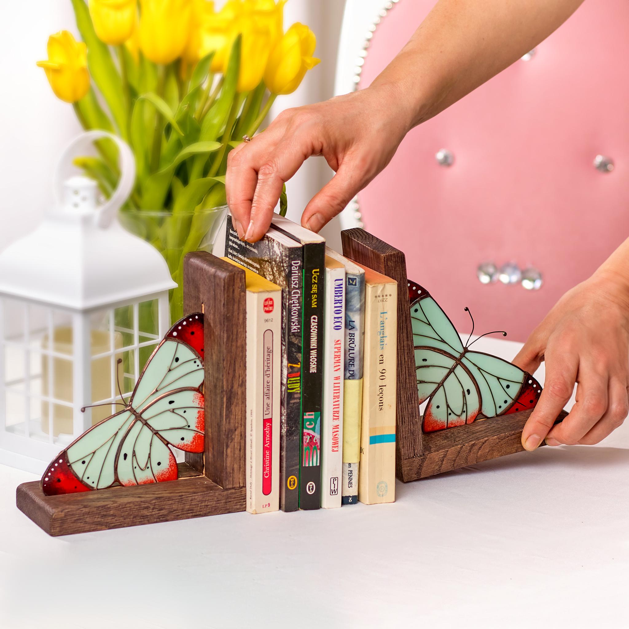 Serre-livres papillon en vitrail : déco bibliothèque maison menthe douce