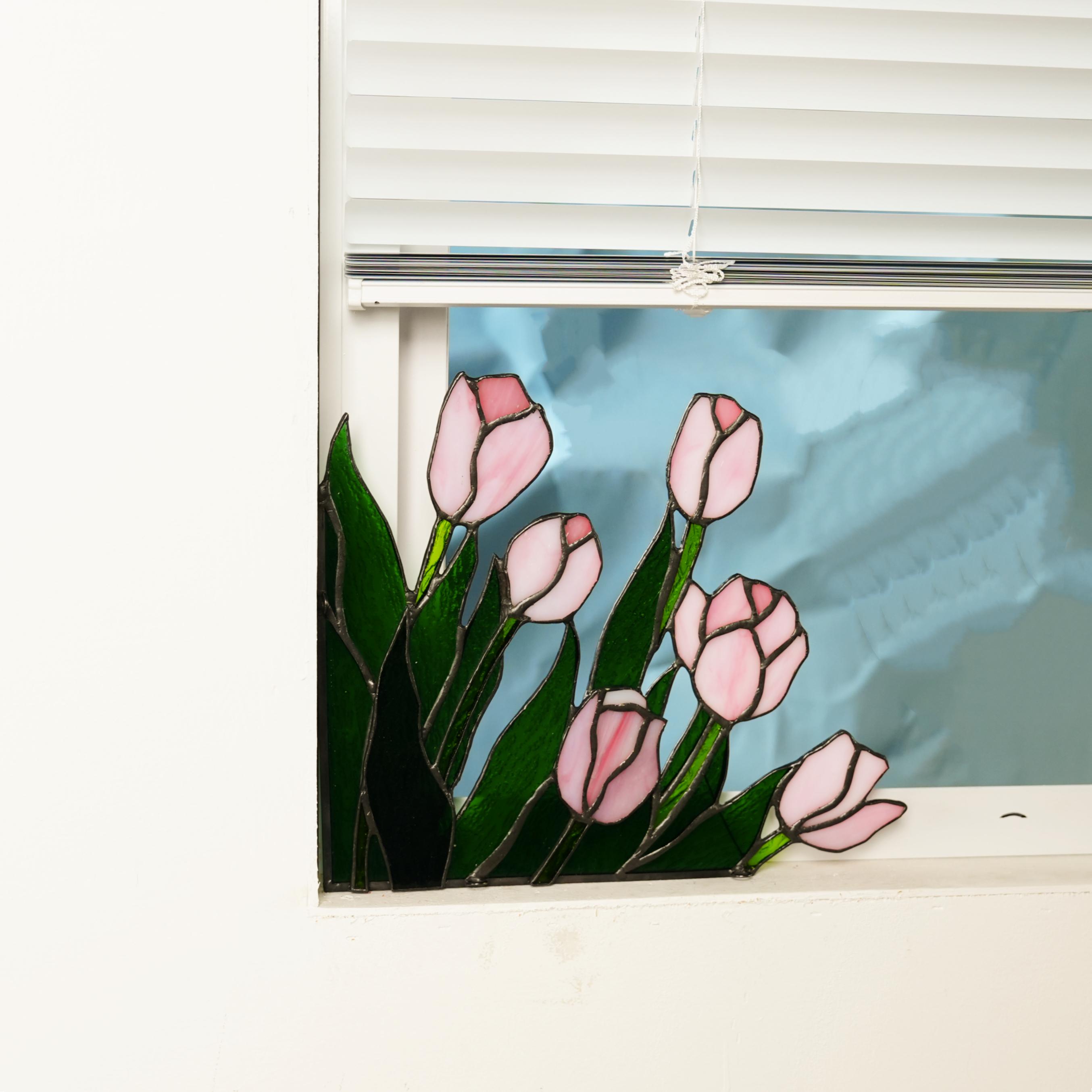 Décoration d’angle en vitrail tulipes roses, accent printanier pour intérieur