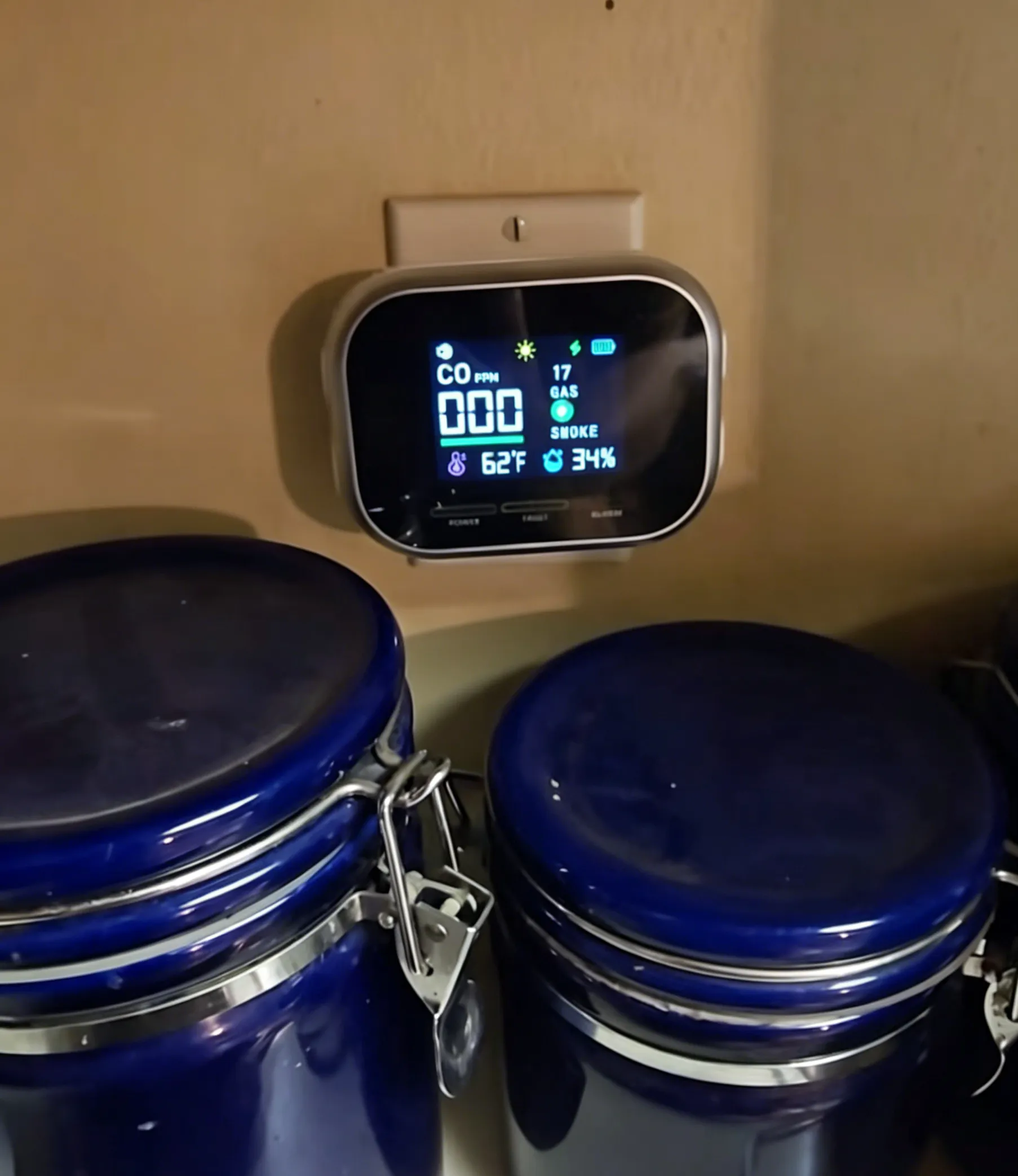 🔥 Plug-In Gas Leak Detector with Temperature & Humidity Monitor