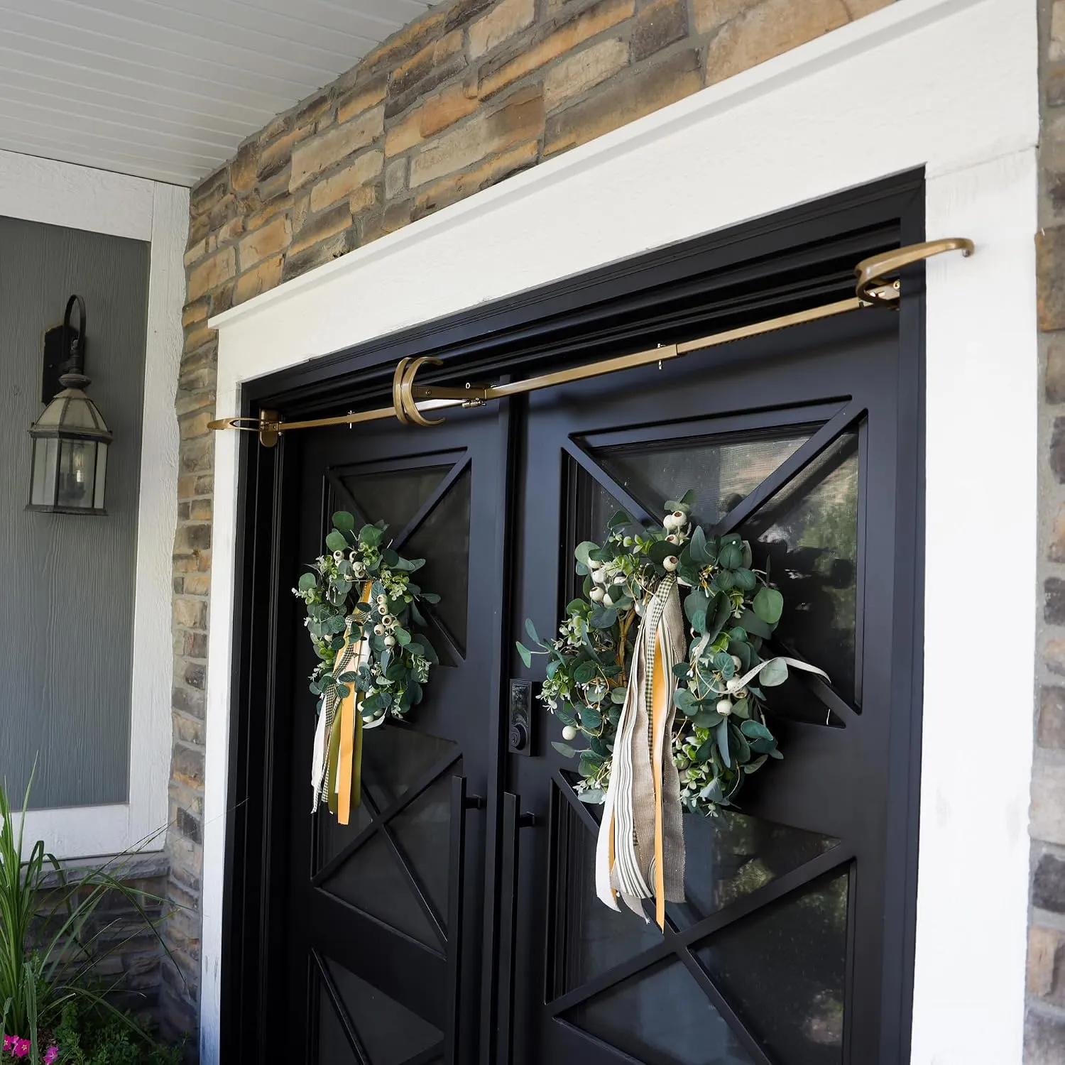 Adjustable Door-Frame Wreath & Garland Hanger Rod