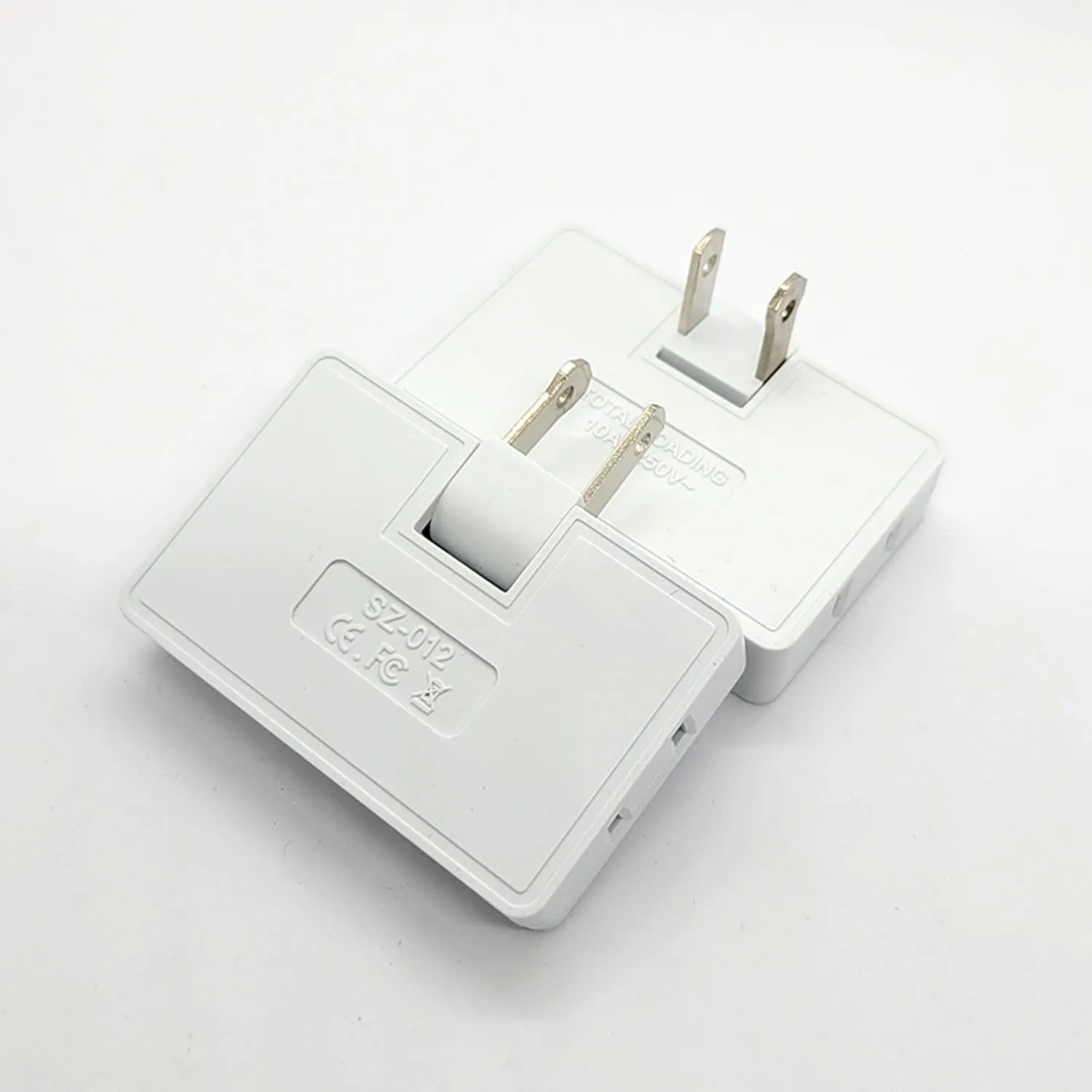 180° Rotating Flat Plug Adapter — 3-Outlet Space Saver