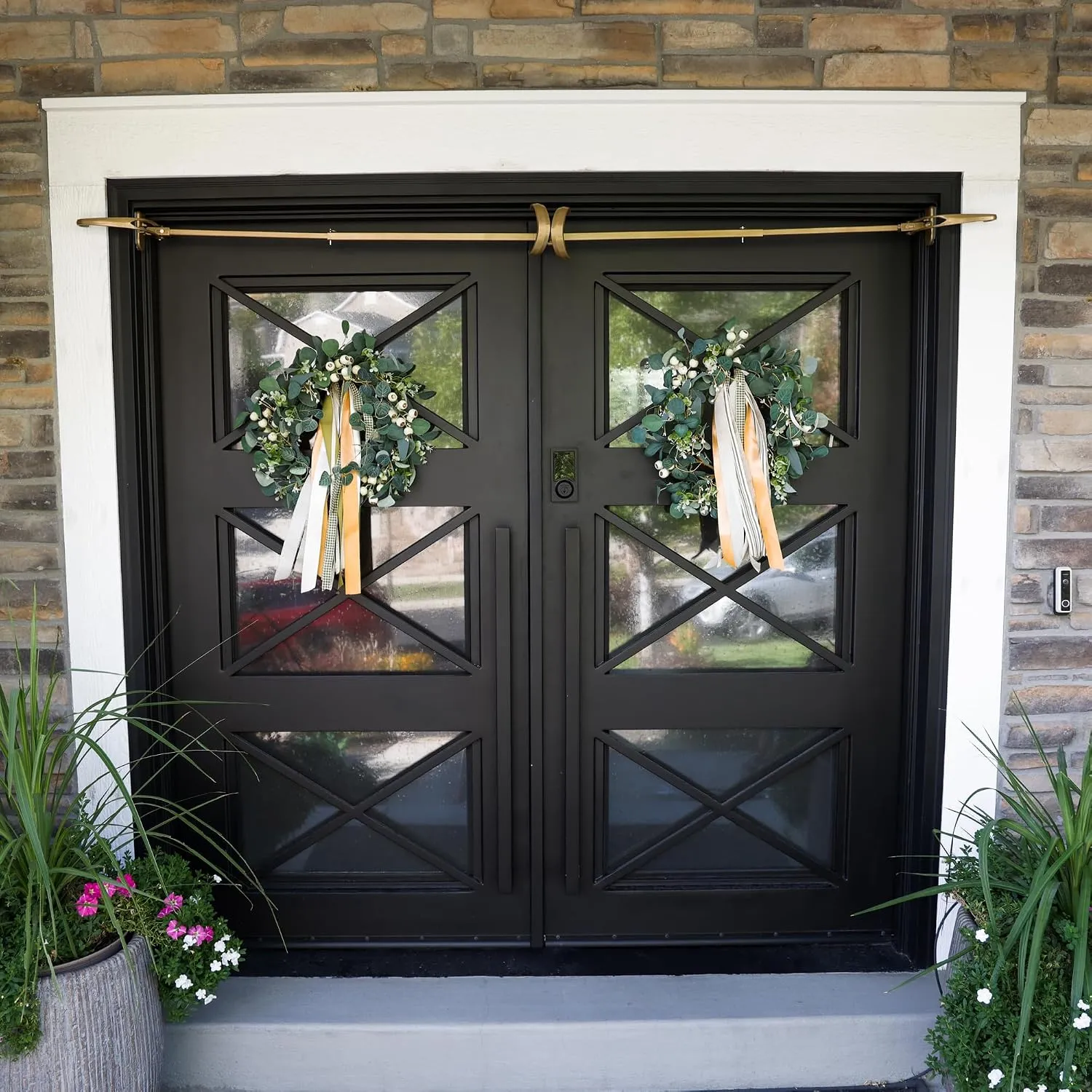 Adjustable Door-Frame Wreath & Garland Hanger Rod