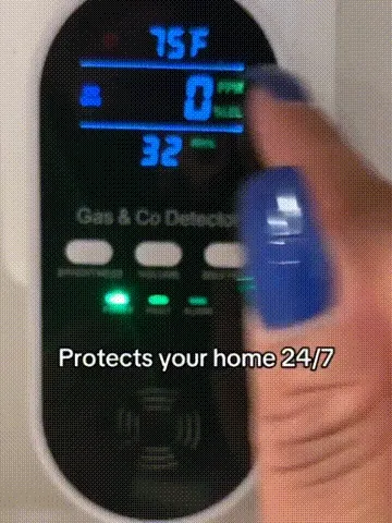 🔥 Plug-In Gas Leak Detector with Temperature & Humidity Monitor in use