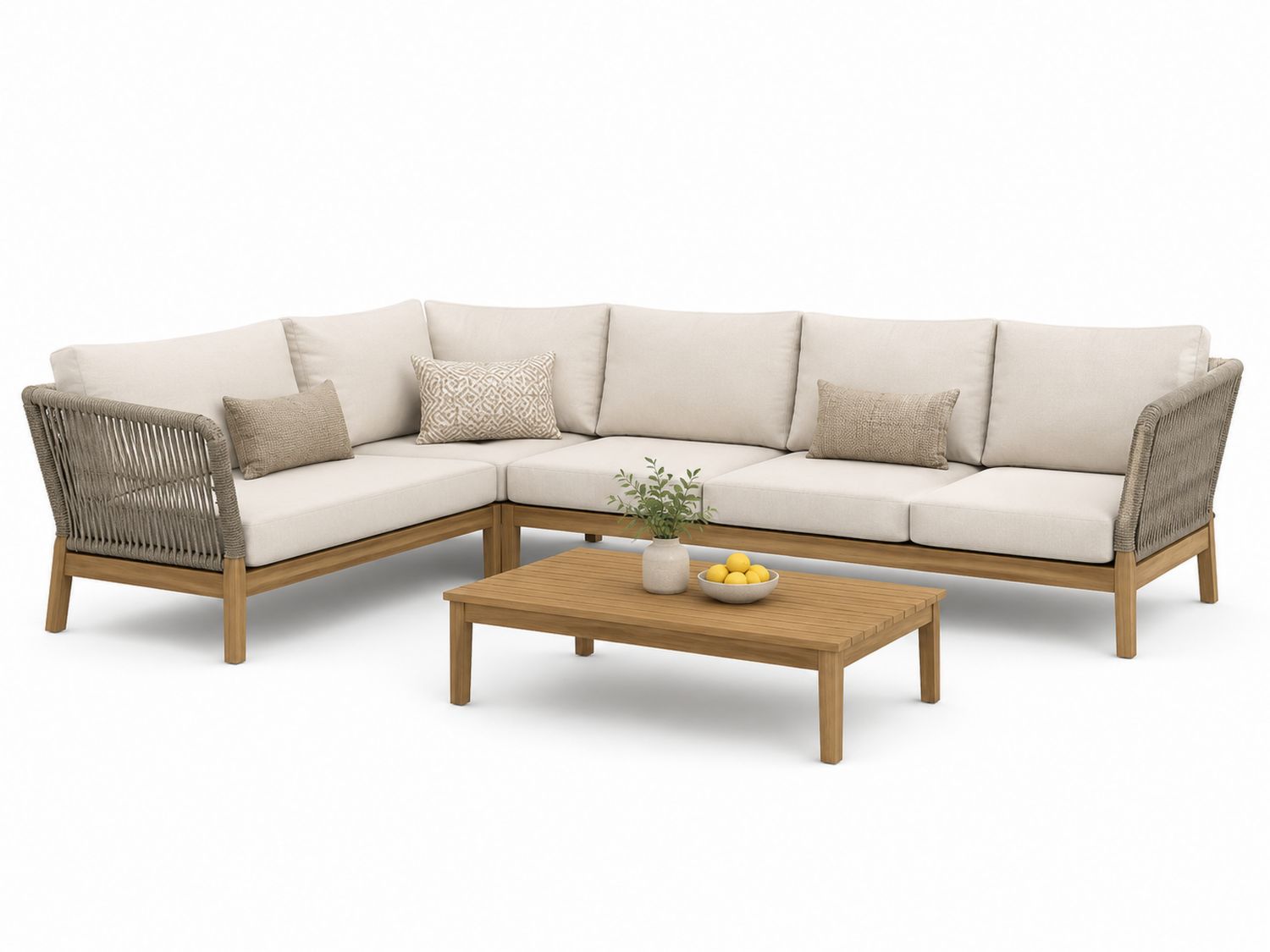 Divano angolare in legno e corda con cuscini beige e tavolino