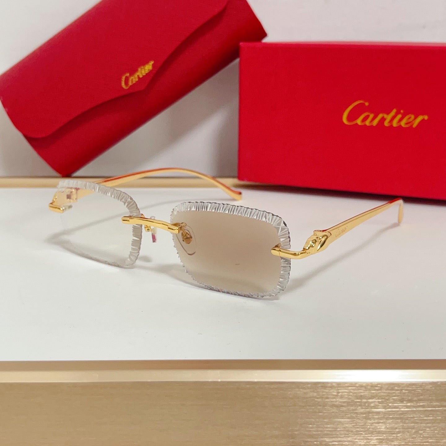 diamond cut lenses will change color under ultraviolet light sunglasses