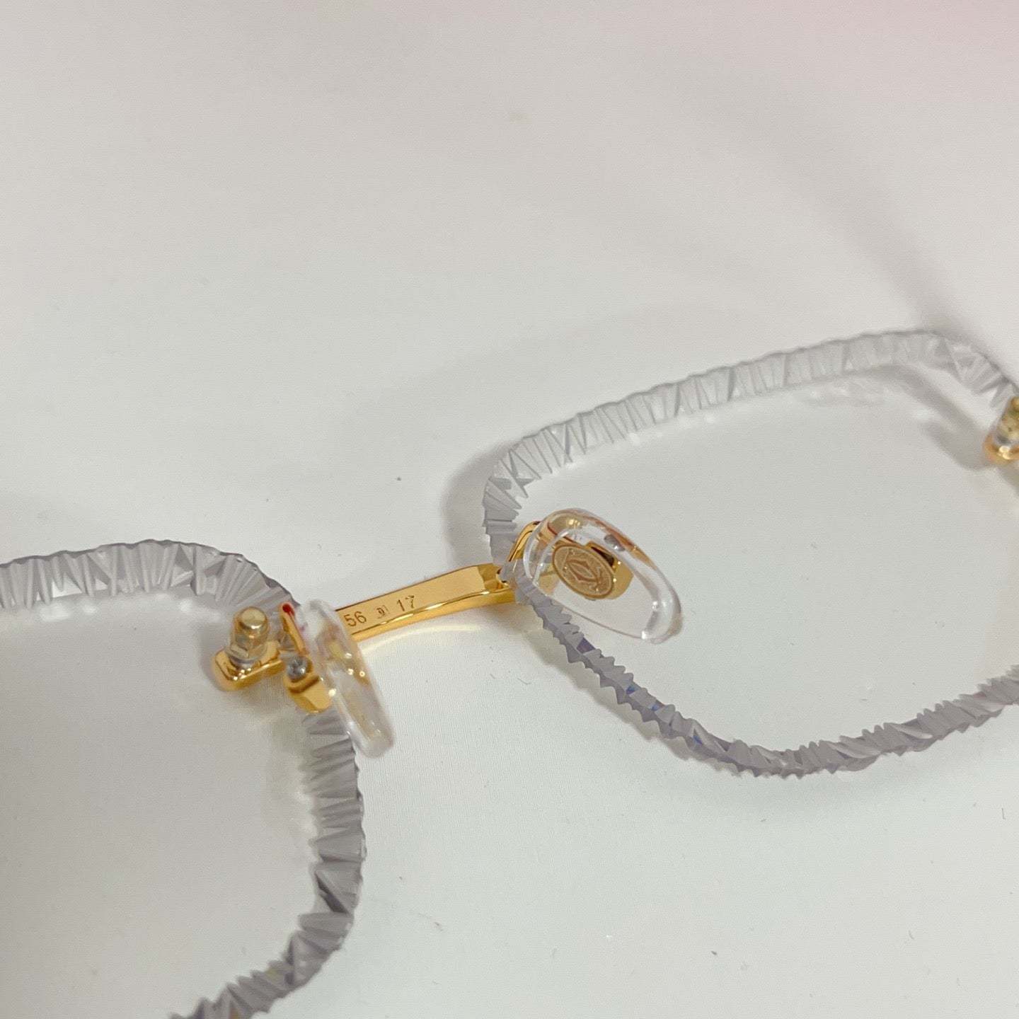 diamond cut lenses will change color under ultraviolet light sunglasses
