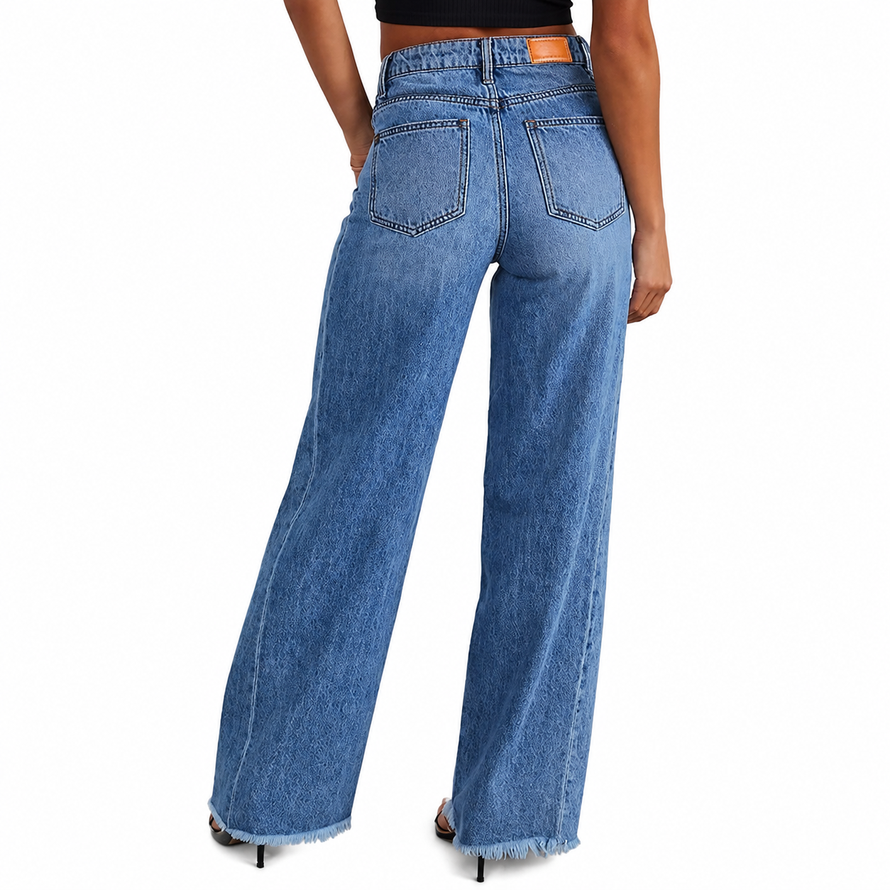 Classic front pocket and waistband detail