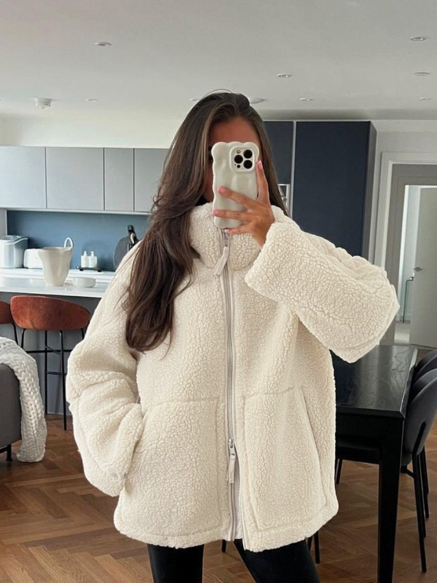 Solid color lamb wool high-neck coat, warm and cozy