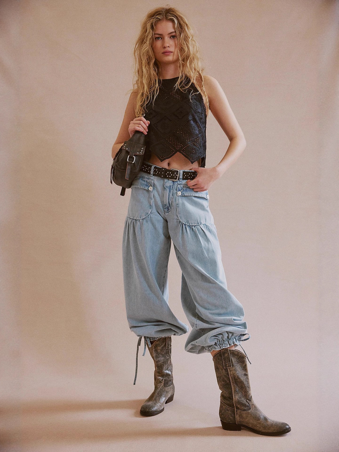 Mid-rise relaxed vintage jeans with tapered leg