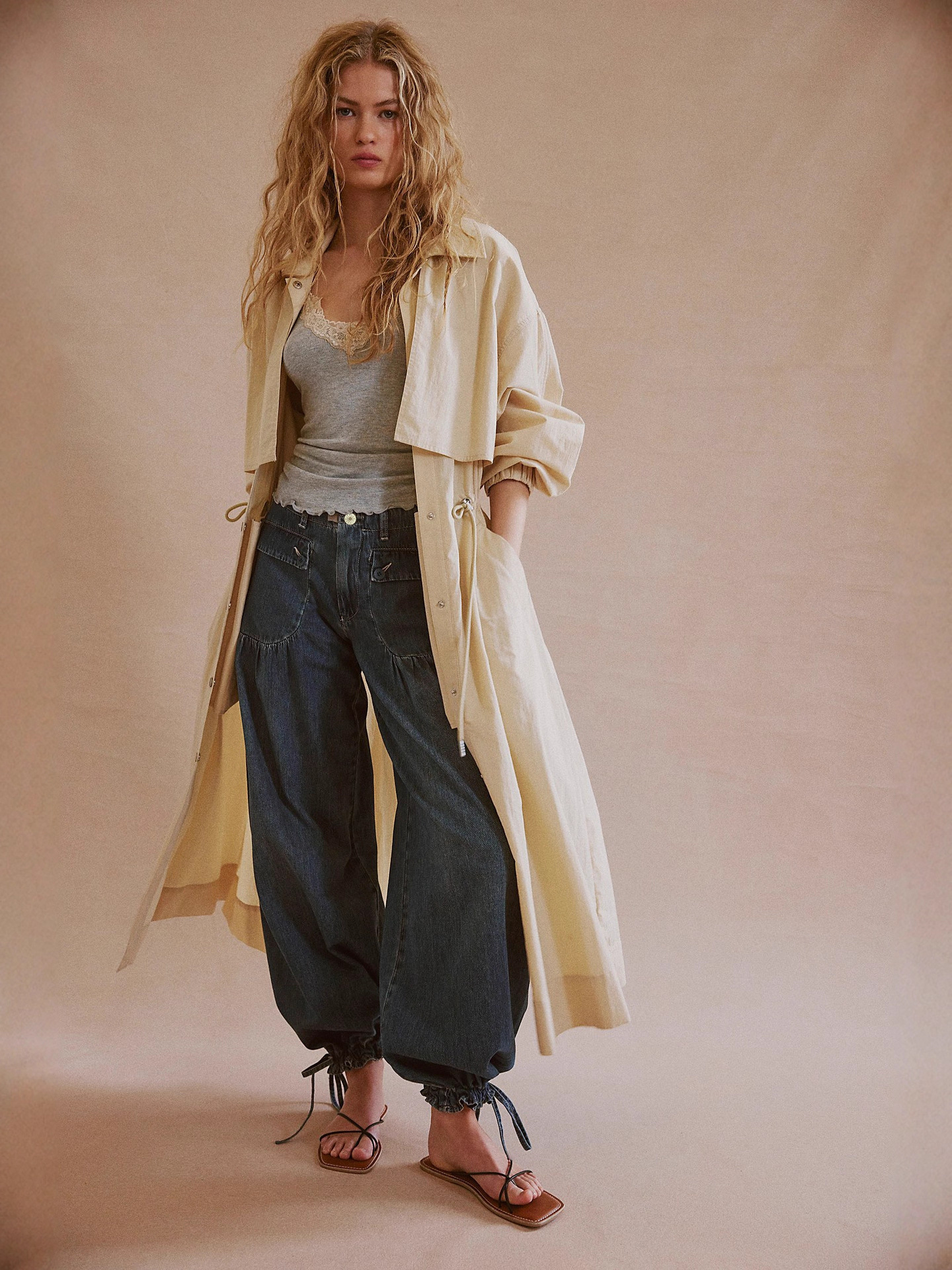 Mid-rise relaxed vintage jeans with tapered leg
