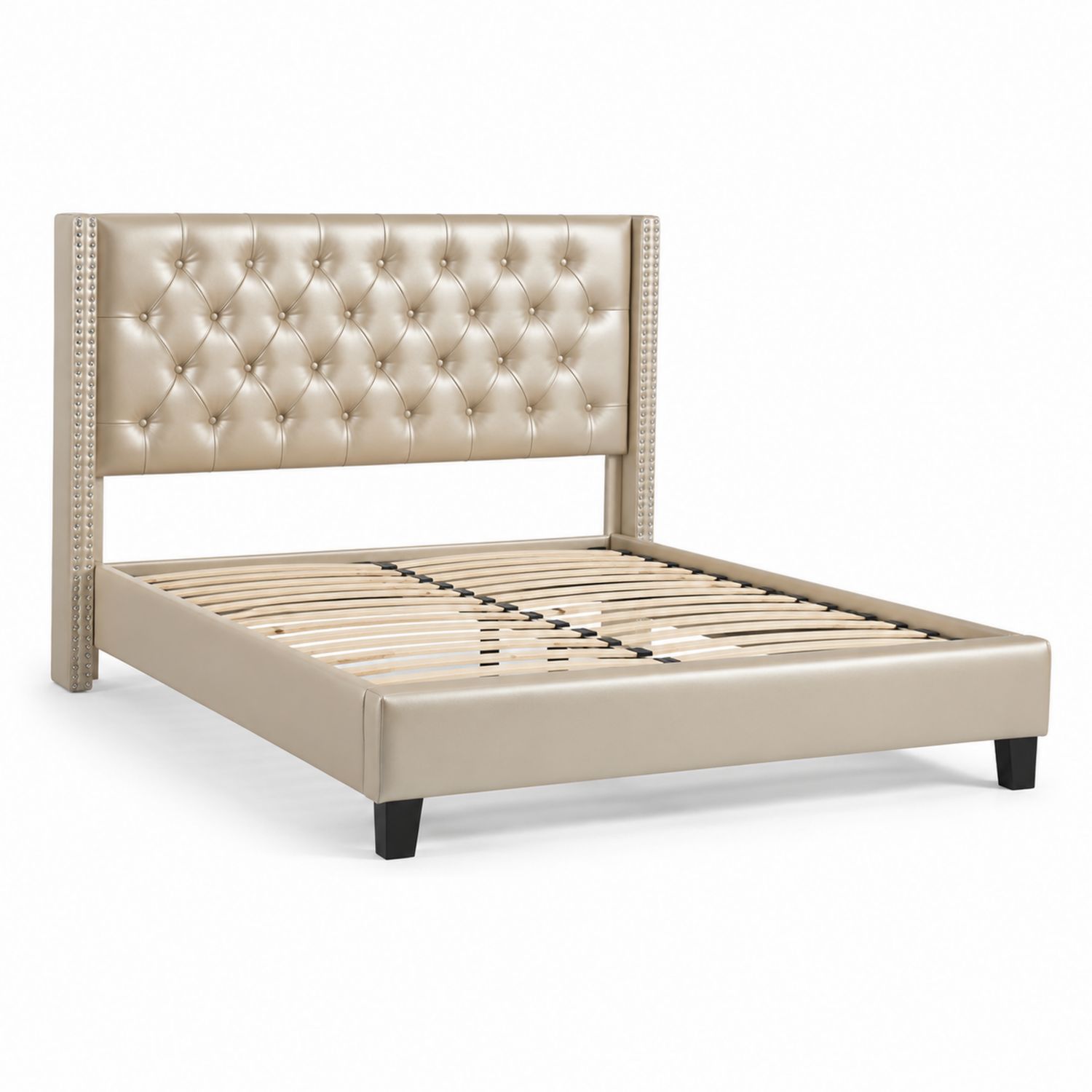 Cama de madera tapizada en piel sintética beige con cabecero capitoné