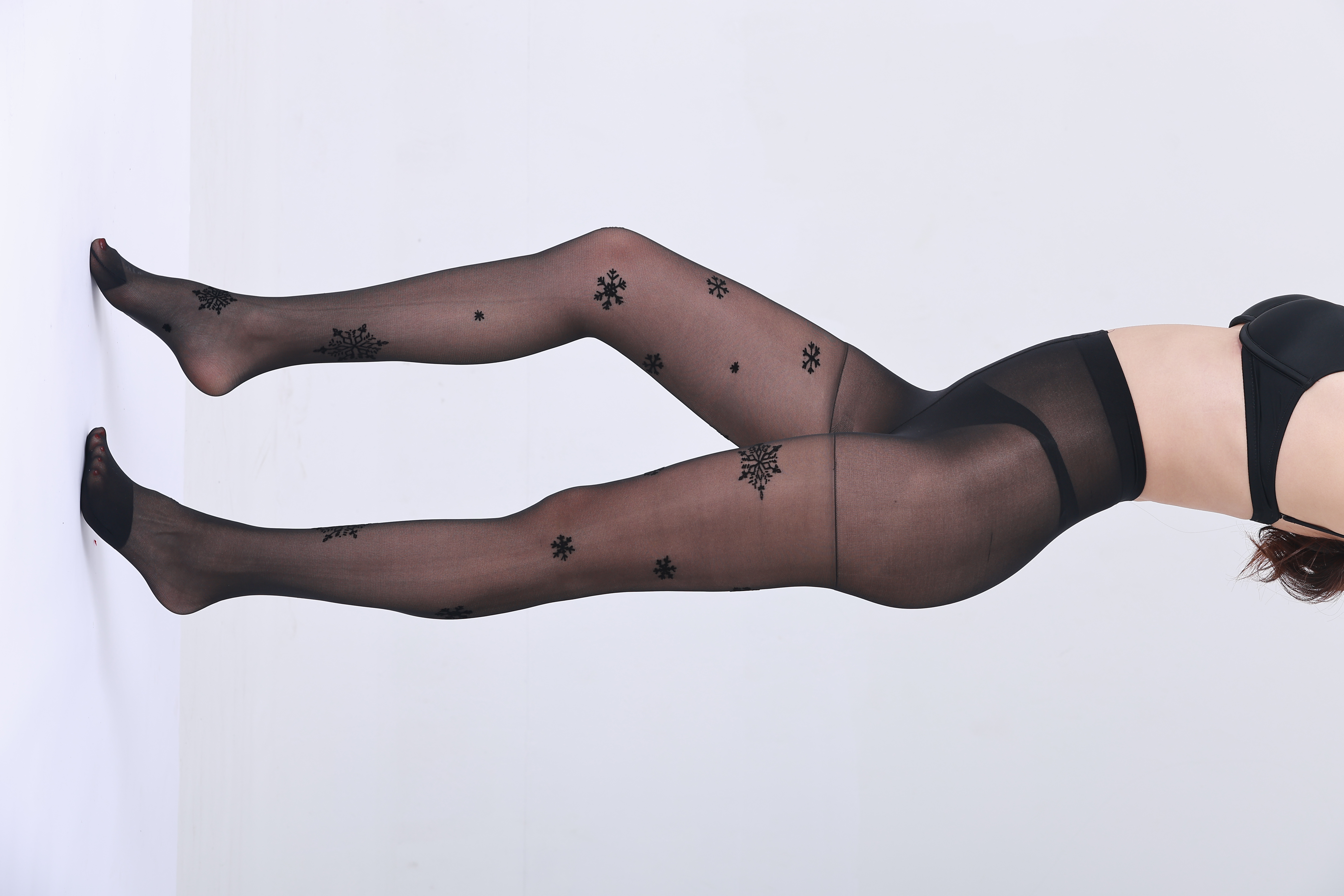 20D Nylon Spandex Snowflake Tights Wholesale – Festive Winter Pantyhose with Custom Logo Available
