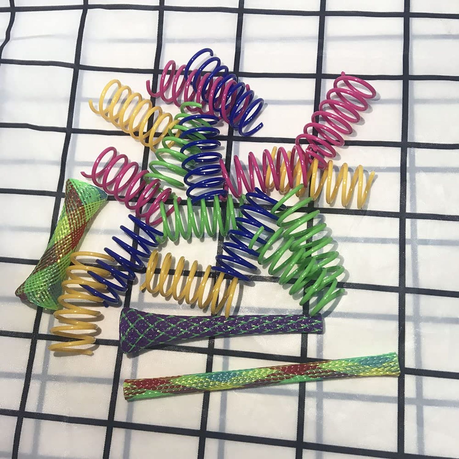 PIVHWIR Cat Spring Toys Set of 30, Plastic Colorful Interactive Cat Toy Cat Coils Spring Pet Toys and Springs Tube