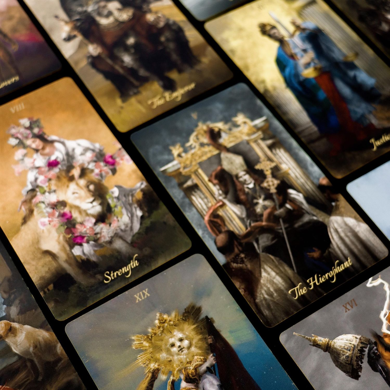 La Muci Baroque Gold Foil Tarot Deck Cards with Guide Book for Beginners - 78 Original Tarot Deck Set, The Fool Gold Foil Tarot Deck with Gilded Edges, Golden Thread Tarot Cards with Unique Artwork