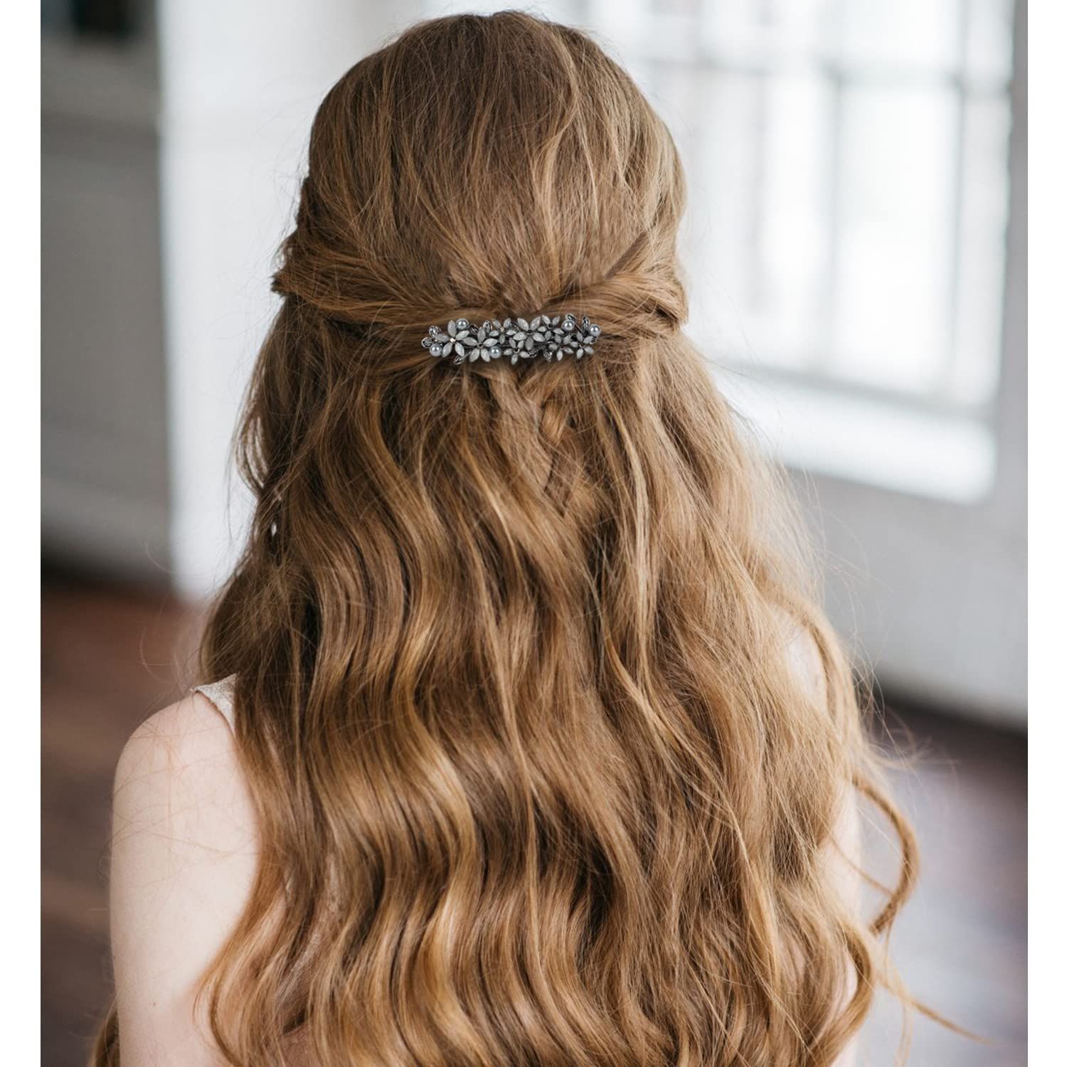 Barrettes for Women,with Flower bloom appearance,embedded Rhinestone and imitation Pearls as Decoration,elegant and retro Hair clip.light grey