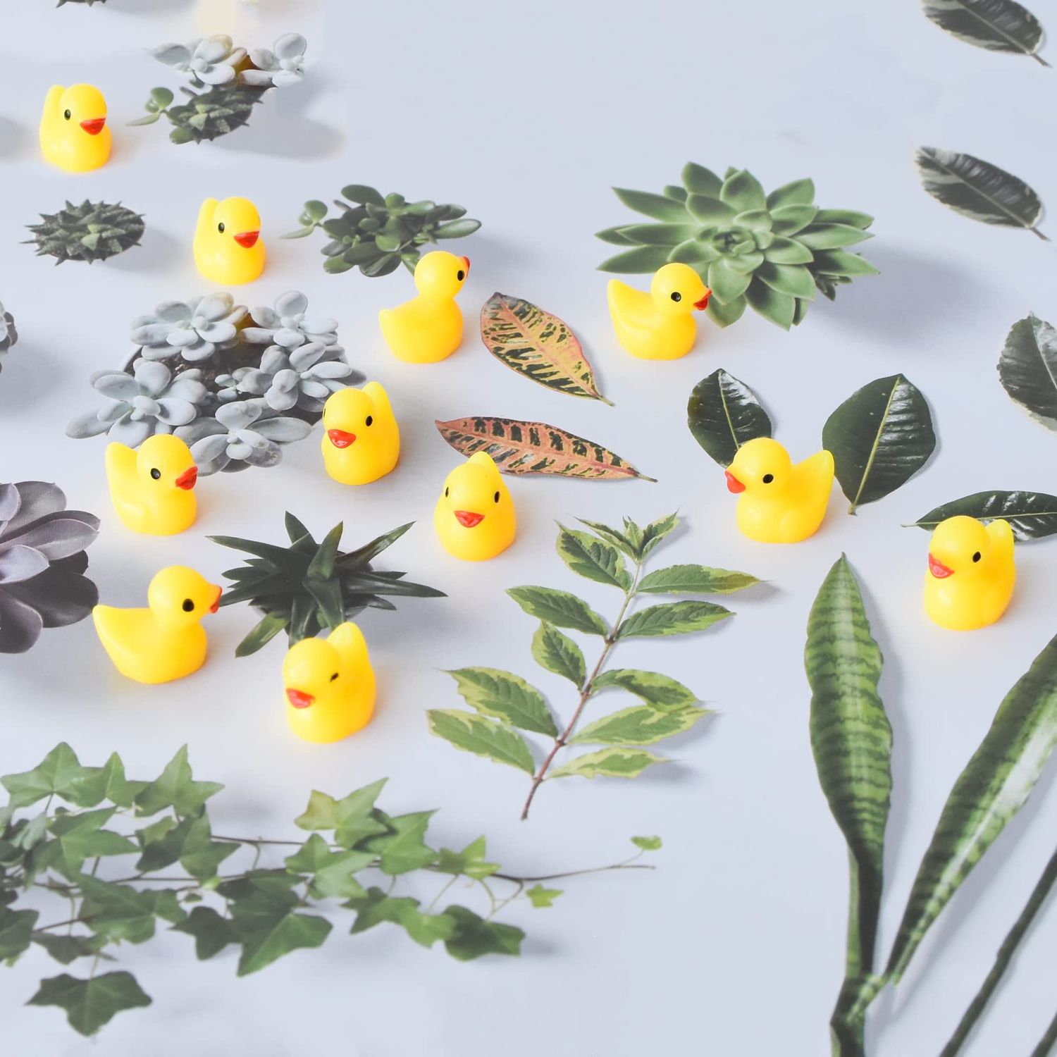 Tindobewan 100 PCS Tiny Ducks Mini Resin Ducks Miniature Duck Figures Ornament for Craft, Garden, Aquarium, Home Decorations（Yellow）