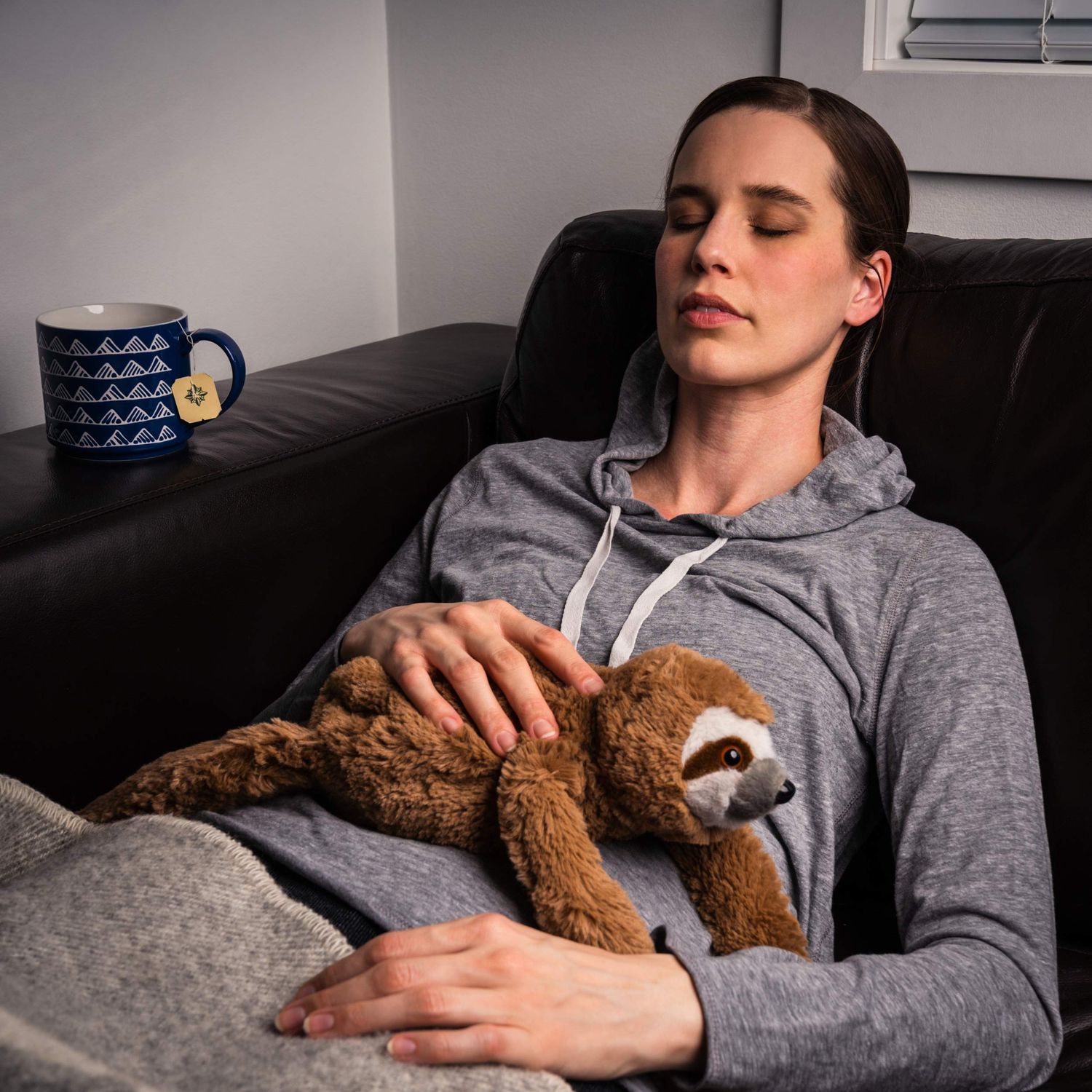 Lulumaia Heating Pad Microwavable in Sloth Stuffed Animal Heating Pads for Menstrual Cramps Long-Lasting and Reusable Plush Microwavable Animal for Soothing Comfort During Periods Cramps(Cuddly Sloth)