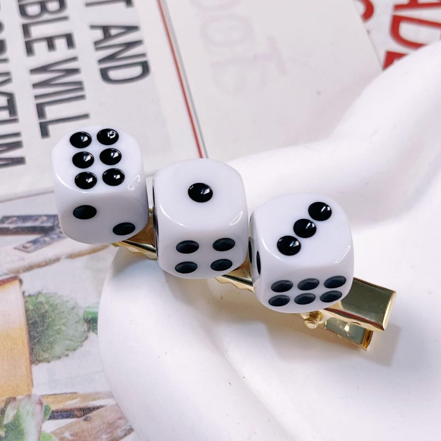 TUCEWP 4Pcs Dice Hair Clips for Women Girls Funny Resin Dice Cube Hair Pins Goth Punk Black White Dice Hair Barrette Nonslip Metal Alligator Clips for Long Thick Hair Trendy Lovely Hair Accessories