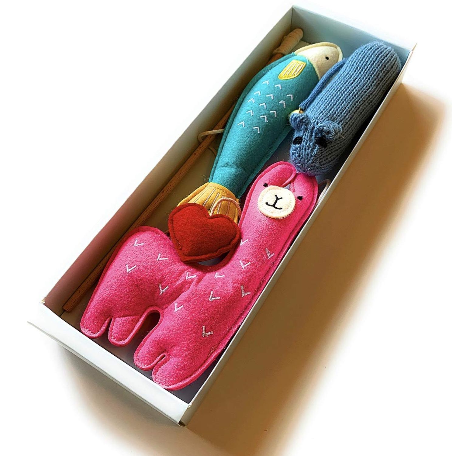 MODERN WAVE - Catnip Handmade Kittens Cats Toys Collection in Gift 4-Pack Box (Felted Fish, Lama, Knitted Mouse with Bell, Cat Heart Teaser)