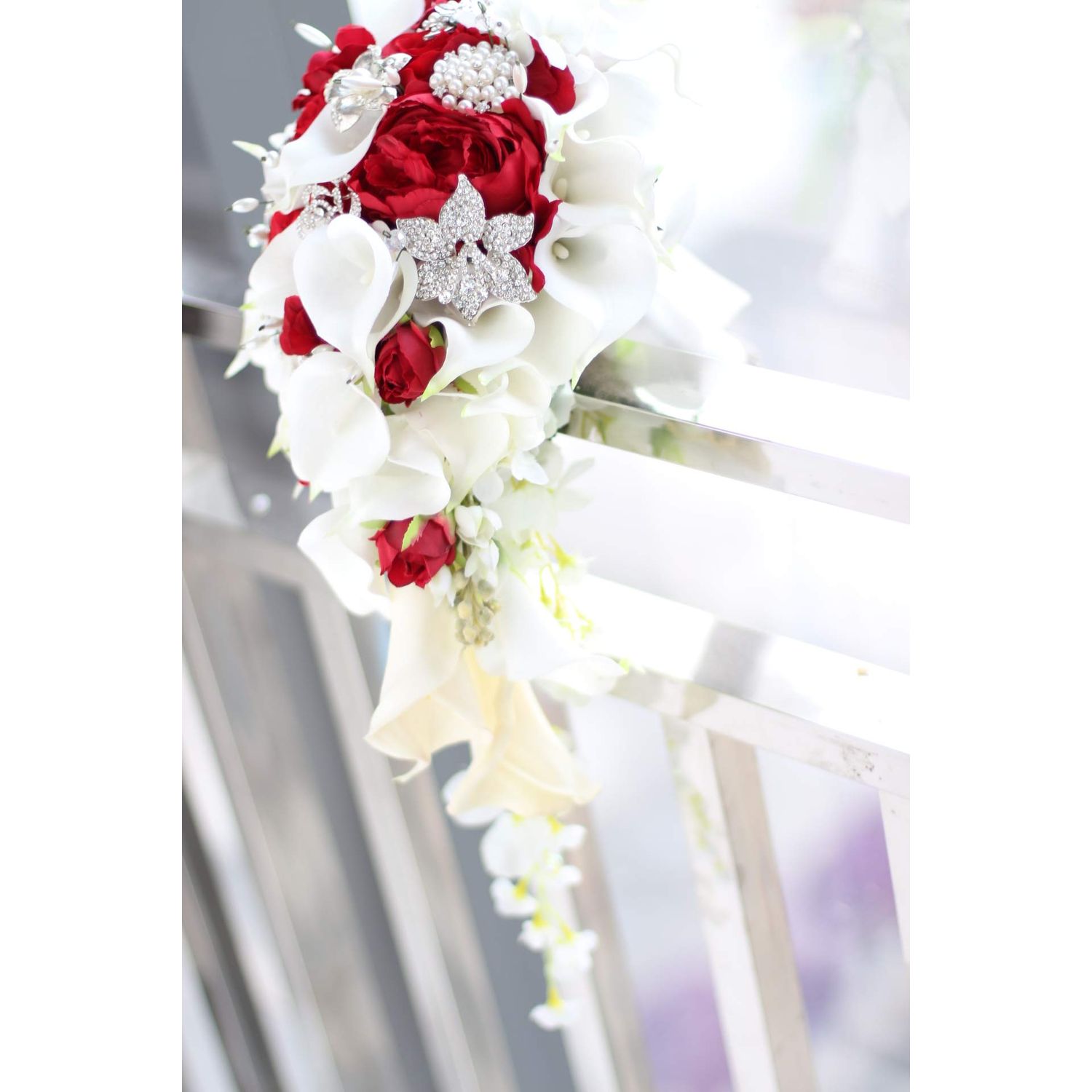 IFFO Bridal Bouquets for Wedding, Calla Lilies Simulation Rose Diamonds Pearl Bride Wedding Bouquet, Romantic Wedding Party Decoration Confession (red)