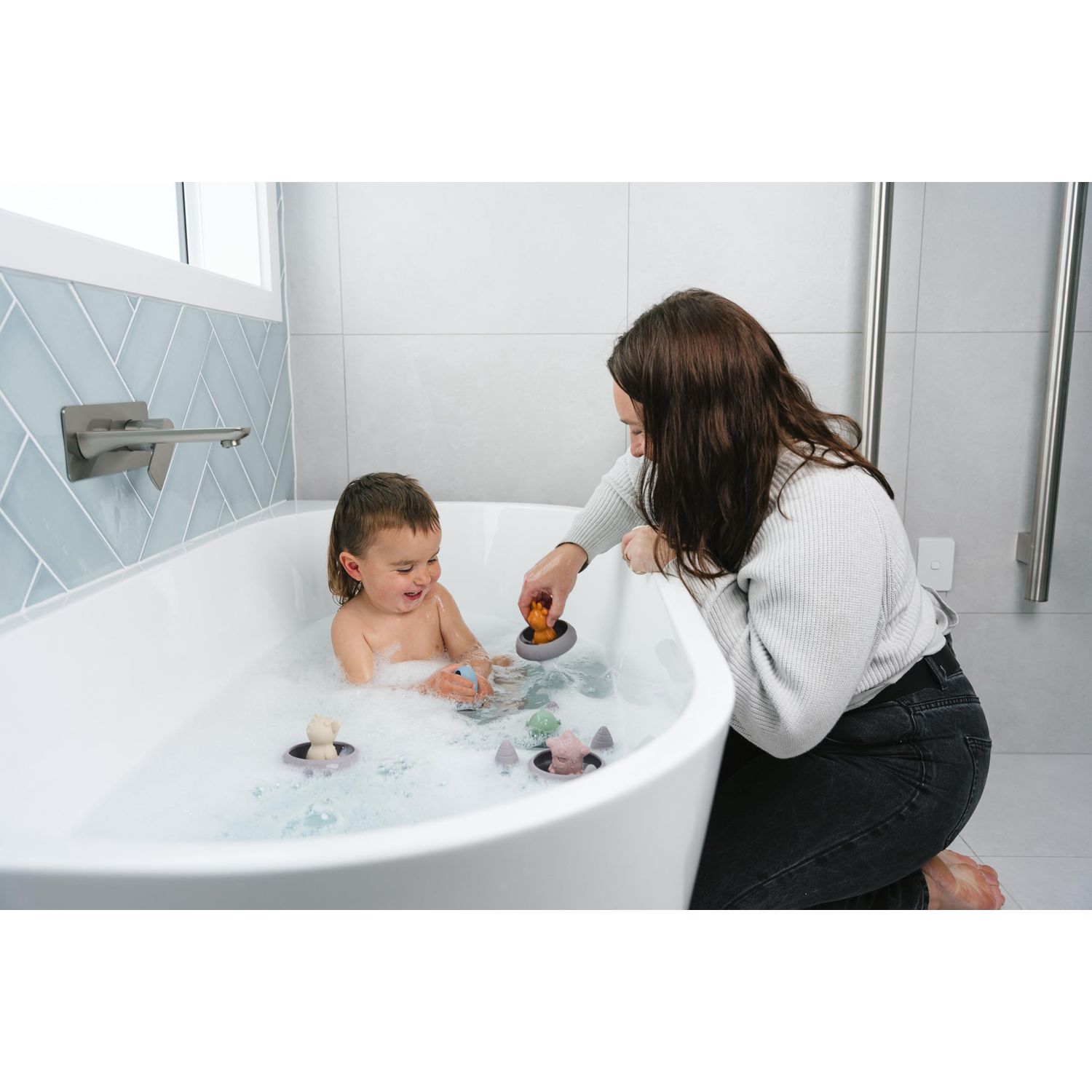 Haakaa Alien Explorers Baby Bath Toys, Food Grade Silicone Toddler Squirt Water Toys for Bathtubs/Swimming Pools/Beaches, Detachable Mold Free Floating Tub Toys for Kids Ages 1-3 (Whole Set)