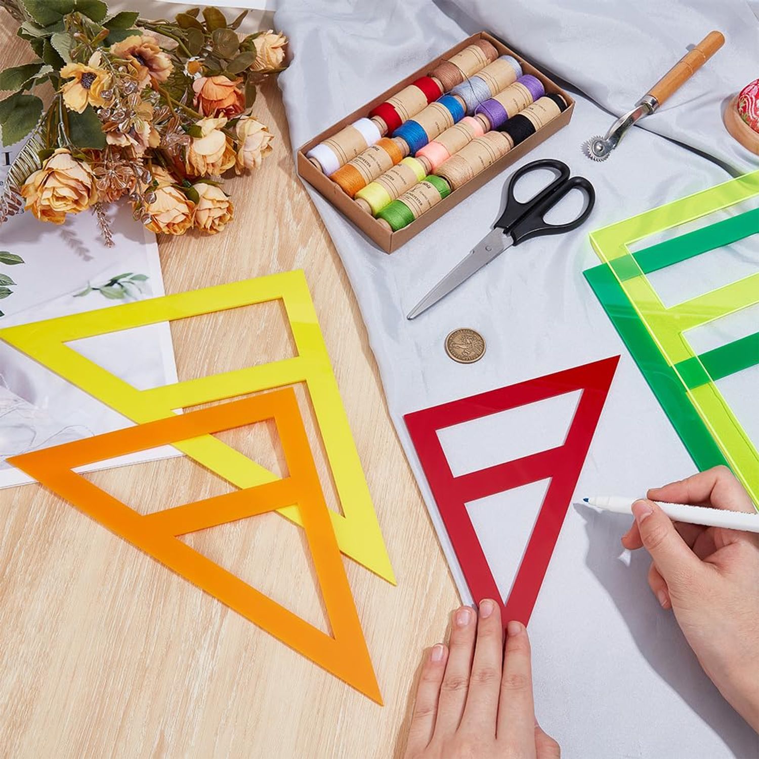 OLYCRAFT 5Pcs 5 Sizes Dog Bandana Sewing Template Set Triangle Reversible Template Quilting Stencil Acrylic Quilting Template Stencil Sewing Rulers Set for Dogs Cats Pets Bib Bandana Headscarf Making