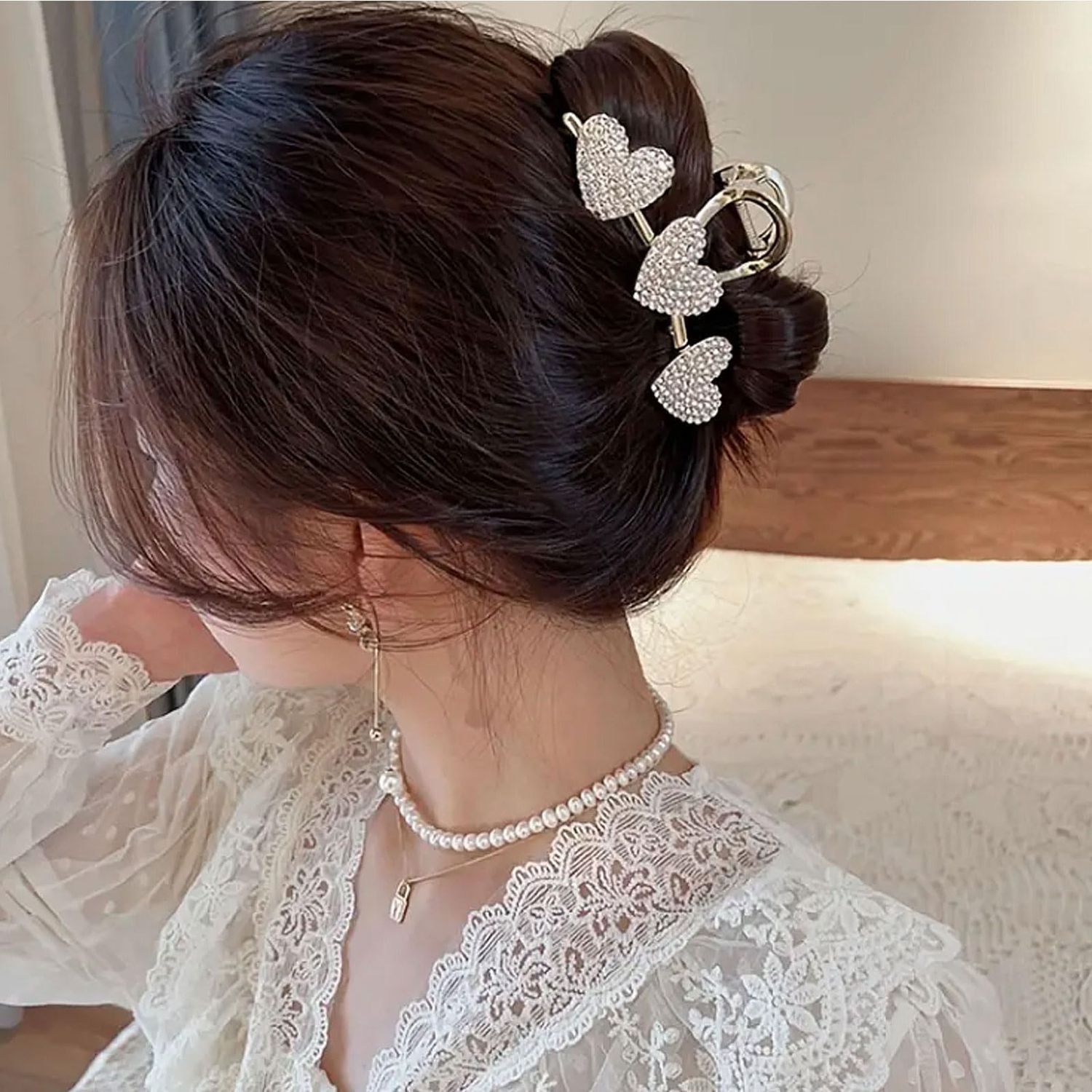 Pearls Heart Hair Clips Valentines Day Hair Accessories for Women Girls Rhinestones Gold Metal Hair Claw Clips Shiny Hearts Hairpins Strong Hold Hair Clip for Thick or Thin Hair Decoration 1 Pcs