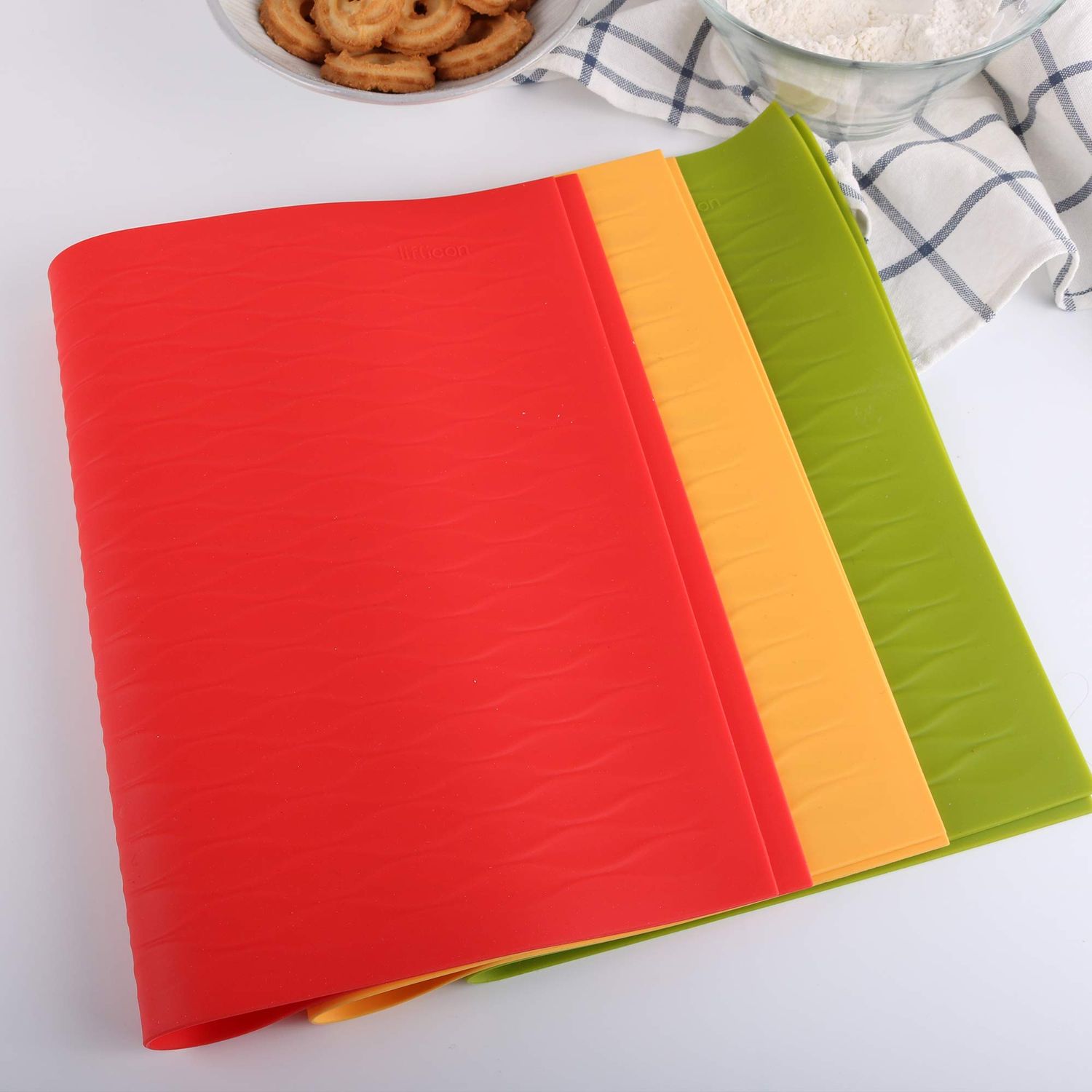 liflicon Silicone Place Mat for Dining Table Reusable Kids Place Mat Hot Pads Pot Holders Spoon Rest Baking Mat Pet Food Mat Non-Slip Trivet Mat Size 17.72''11.81''-Green