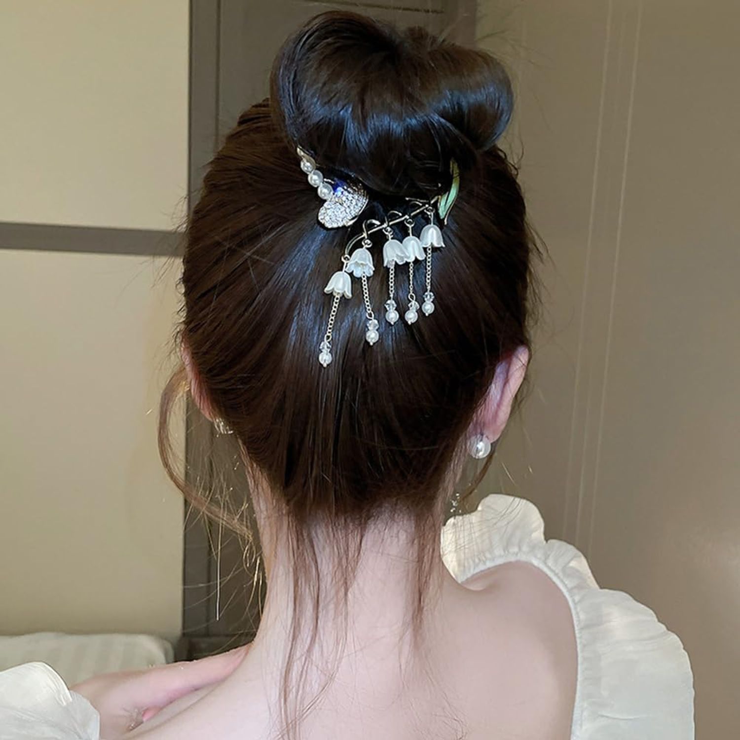 Wiwpar Crystal Ponytail Hair Clips Pearl Ponytail Rhinestone Hair Claw Clips Long Pearl Tassel Pendent Hair Clip Barrettes Flower Ponytail Hair Accessories Non Slip Jaw Banana for Women Girls (Style1)