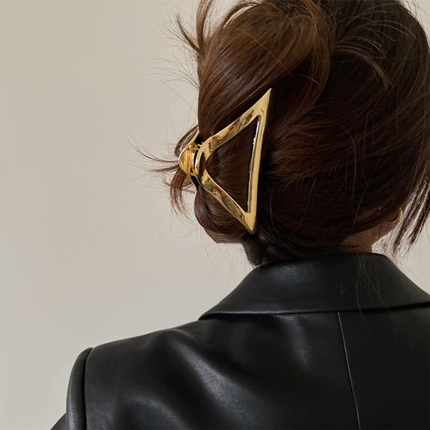 Triangle Hair Claw Clip Hollow Triangle Hair Clips Medium Metal Hair Claw for Women Girls Non-Slip Strong Grab Clips Shark Barrette Hair Clamps Hair Accessories for Thick Hair(Gold)
