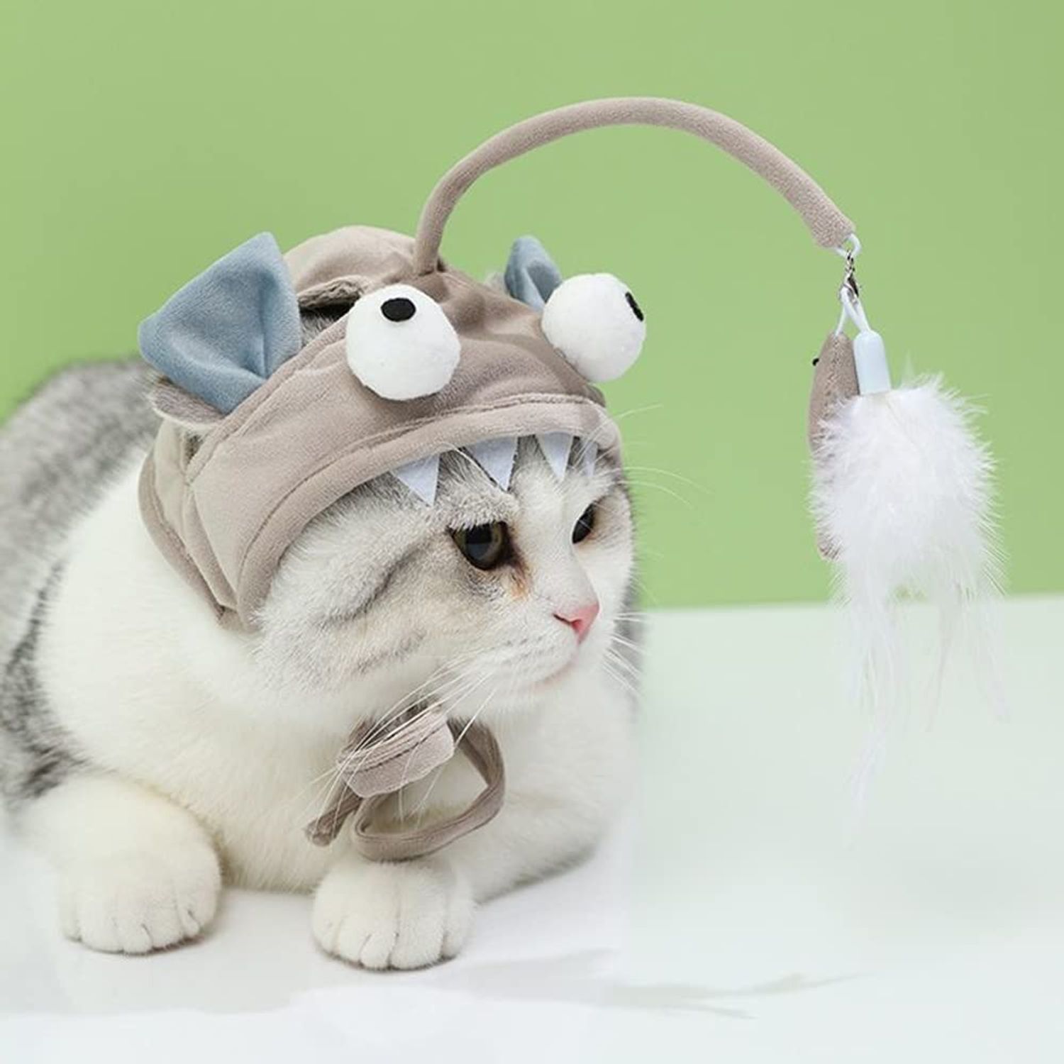 Piowet Head Mounted Cat Headgear Self Service Cat hat Feather Toy Cat Toys Interactive Cat Toys cat Head Adjustable Size (Grey Bigeye Fish)