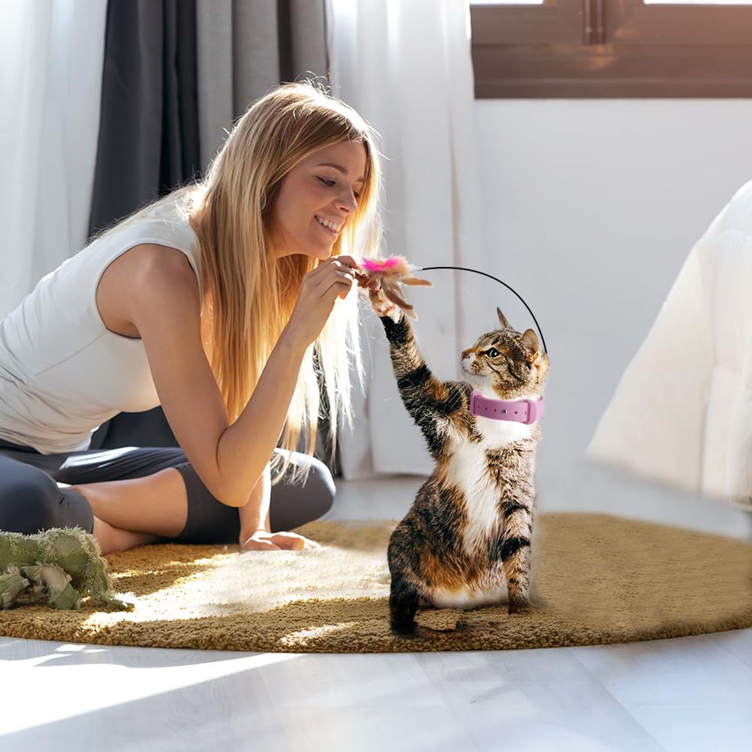 Abnaok Cat Feather Collar Toys, Interactive Cat Toys for Indoor Cats Teasing Wand Collar Funny Cat Toy with Bell and Replaceable 3 Feathers Refills Multiple Ways for Cats to Play