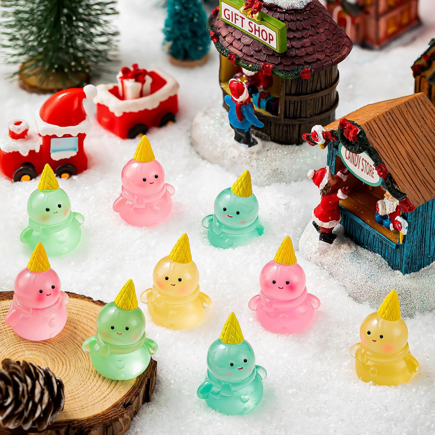 LHSYFBZ 50Pcs Luminous Mini Resin Snowman, Miniature Snowman, Glow in The Dark Tiny Snowman for Garden Landscape Aquarium Dollhouse Birthday Party Room Crafts Decor