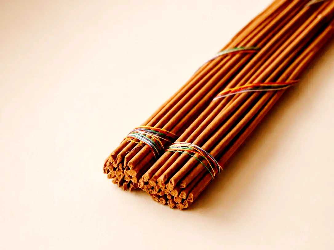 Angled view of a bundle of Rongwo 35 incense sticks tied with thread
