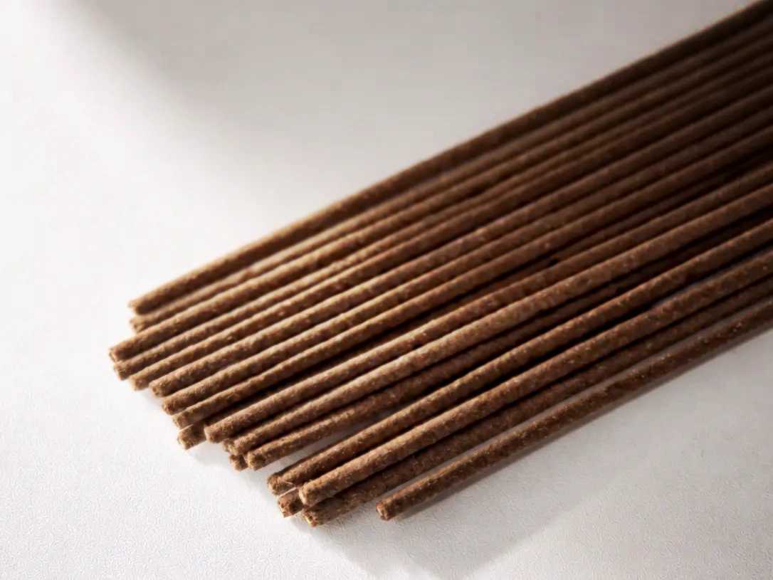 Detail of the ends and textured surfaces of Smoky Sman — Gla Tsi 32.2 incense sticks