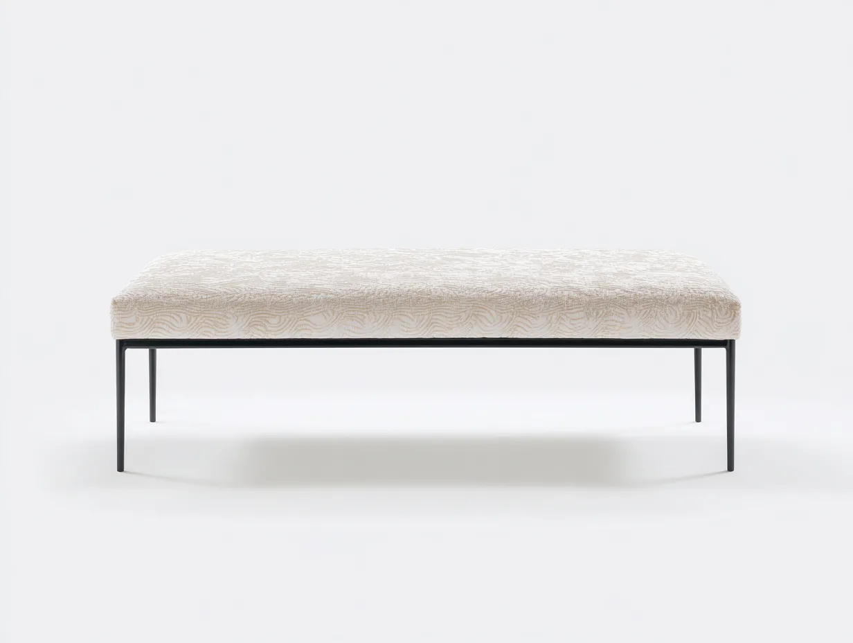 Banco tapizado beige 140x45x45 cm - patas metálicas negras - dormitorio moderno-Doralyinterior