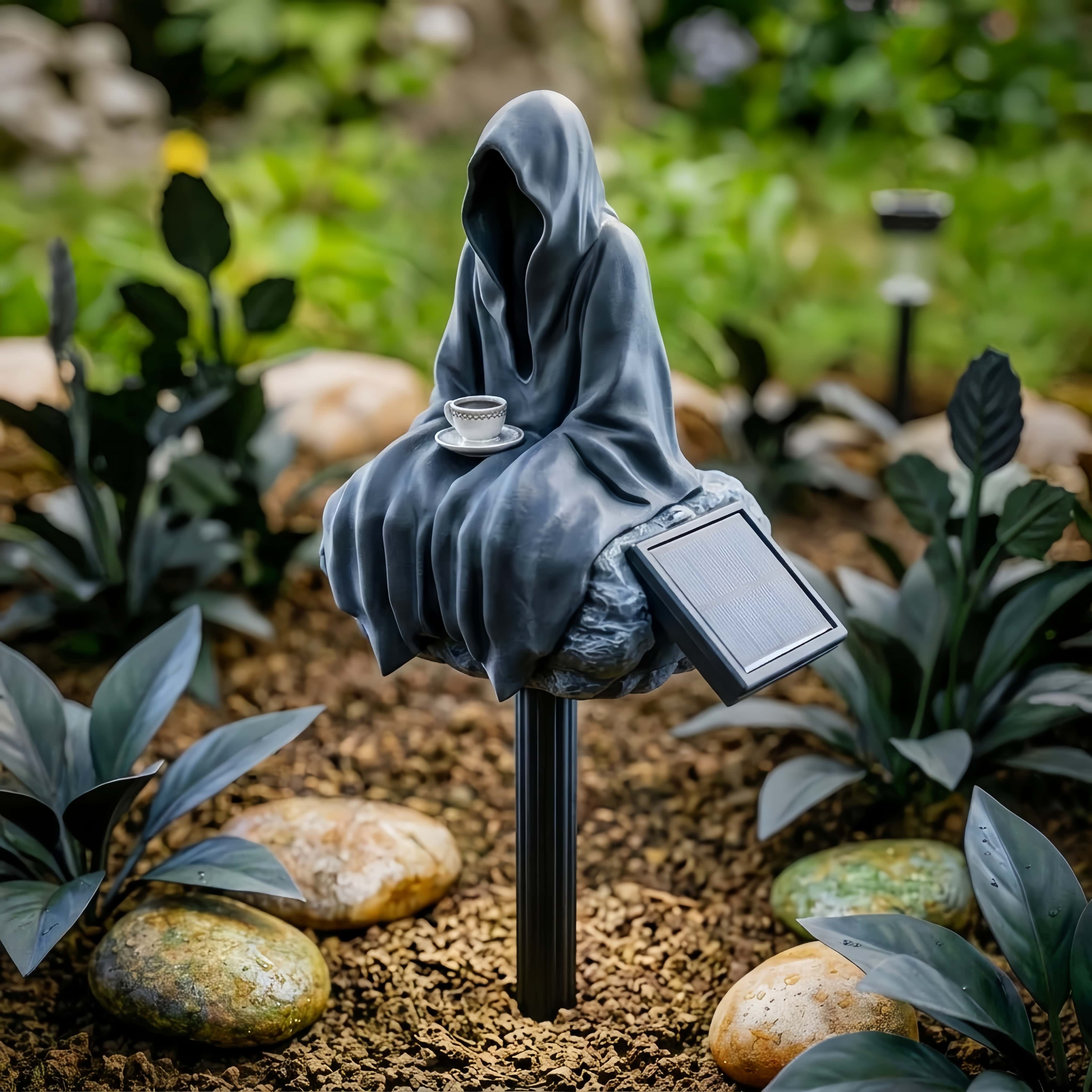 💀 Grim Reaper Solar Garden Light