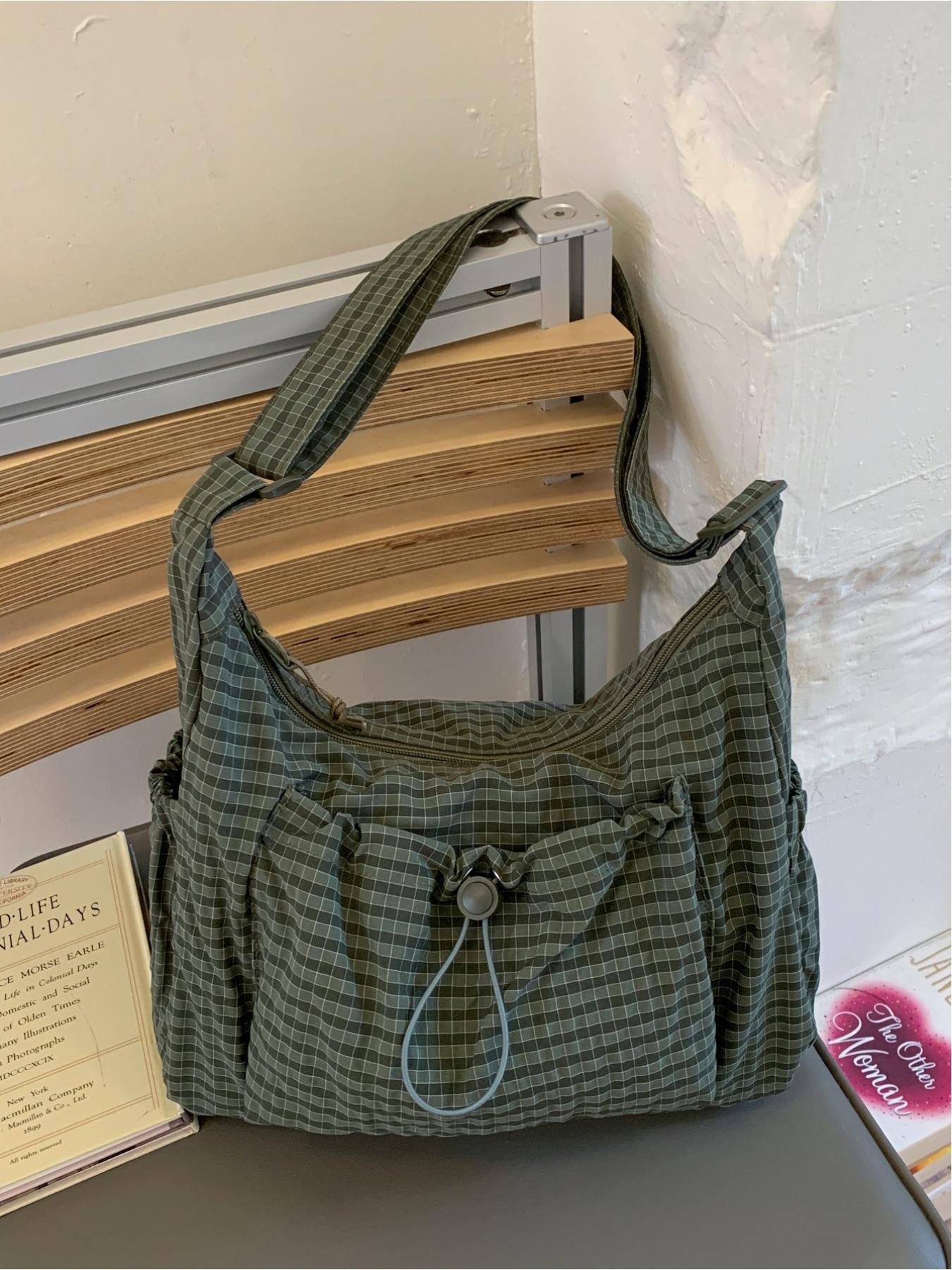 Japanese-style minimalist plaid canvas bag, large capacity, 2025 new autumn/winter casual shoulder/crossbody bag, high-end commuter dumpling bag, zip closure, suitable for campus, workplace, commuting, casual shopping, and everyday accessories. Japanese-style minimalist plaid canvas bag, large capacity, 2025 new autumn/winter casual shoulder/crossbody bag, high-end commuter dumpling bag, zip closure, suitable for campus, workplace, commuting, casual shopping, and everyday accessories.