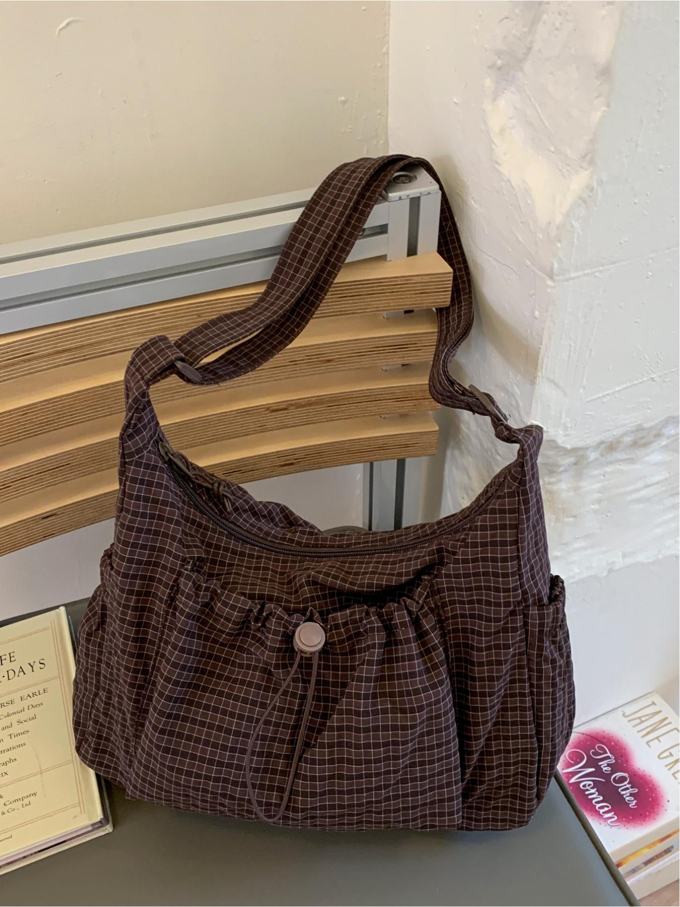 Japanese-style minimalist plaid canvas bag, large capacity, 2025 new autumn/winter casual shoulder/crossbody bag, high-end commuter dumpling bag, zip closure, suitable for campus, workplace, commuting, casual shopping, and everyday accessories. Japanese-style minimalist plaid canvas bag, large capacity, 2025 new autumn/winter casual shoulder/crossbody bag, high-end commuter dumpling bag, zip closure, suitable for campus, workplace, commuting, casual shopping, and everyday accessories.