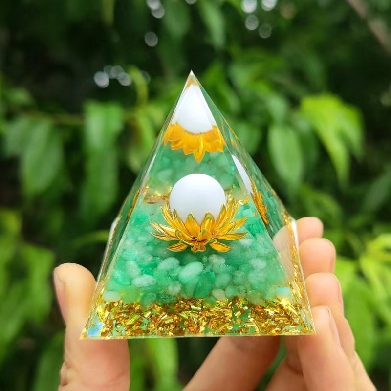 Glimmer Crystal Pyramid Energy Generator
