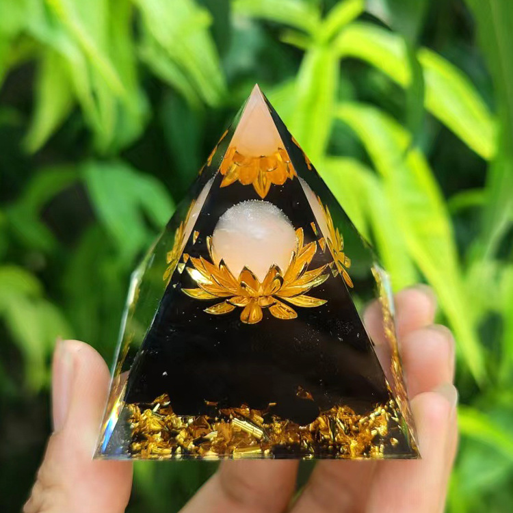 Glimmer Crystal Pyramid Energy Generator