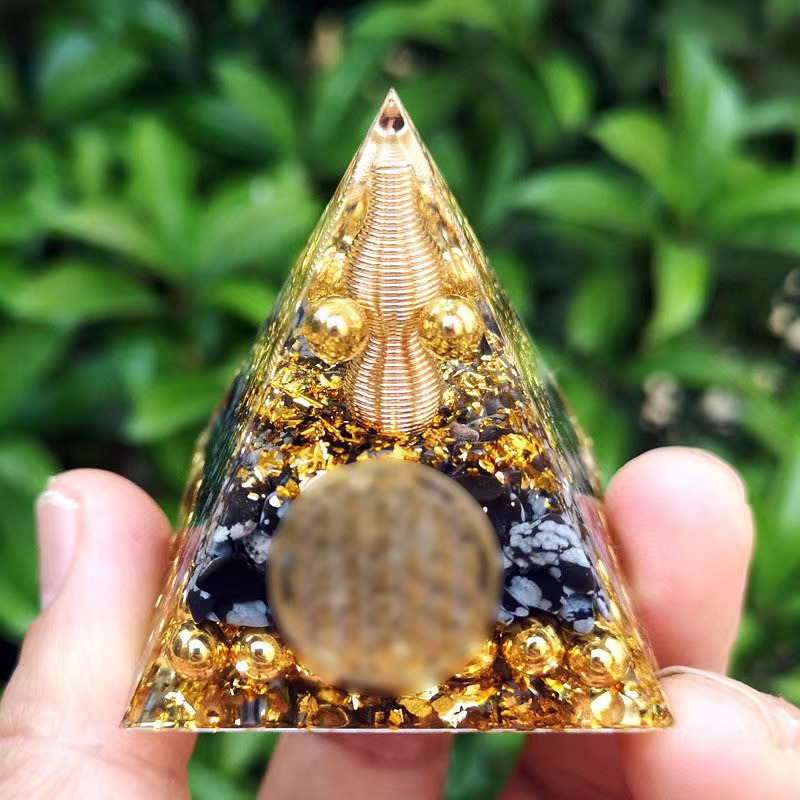Glimmer Crystal Pyramid Energy Generator