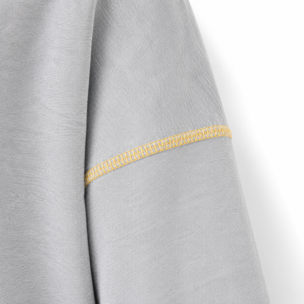 Contrast upper-arm seam detail