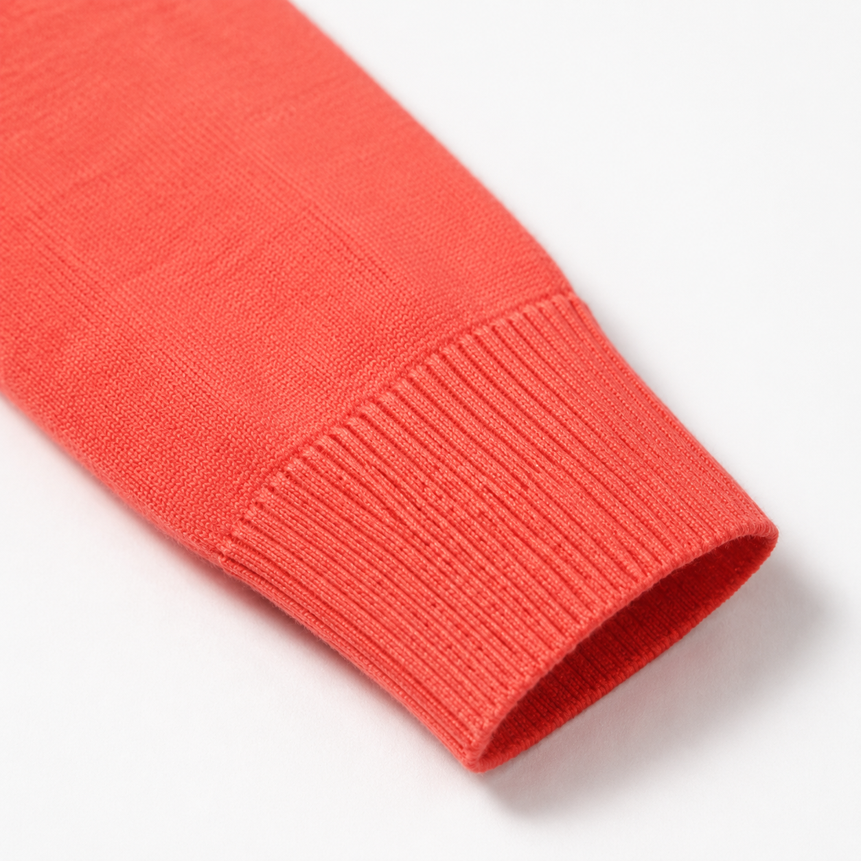 Long-sleeve ribbed cuff detail