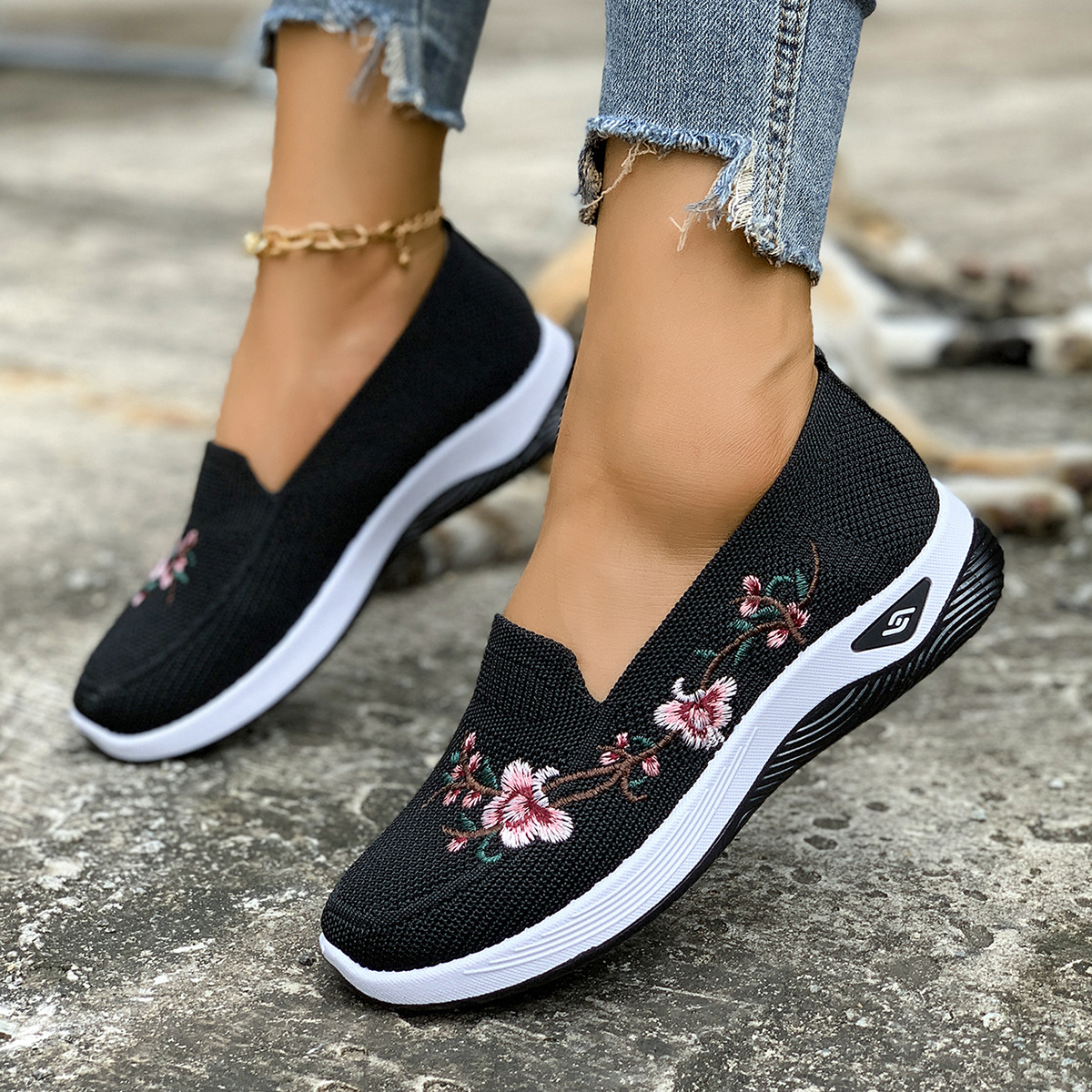 🔥Last day of sale! 30% off!🔥 Women's embroidered, breathable knitted casual shoes