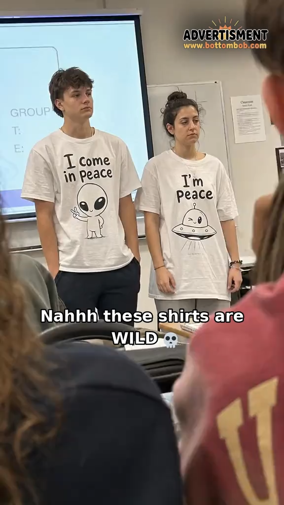 Unisex - Funny Alien Couple Matching Shirts I Come In Peace I'm Peace UFO T-Shirt - Valentine's Day Gifts