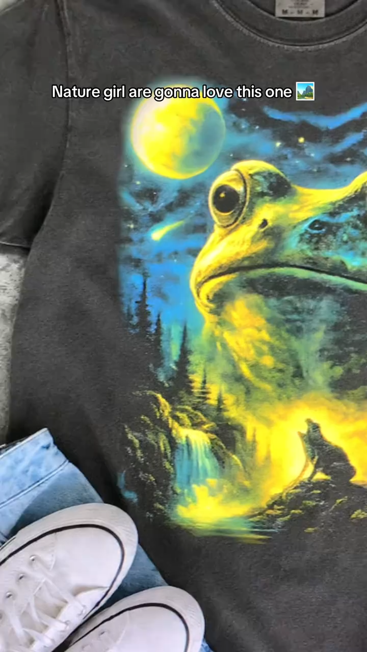 Washed - Unisex - Comfort Colors Frog Howling to the Moon TShirt, 90s Full Moon Animals Graphic Tee, Retro Nature Lover Gift, Cottagecore Forest Pond Life Frogs Shirt