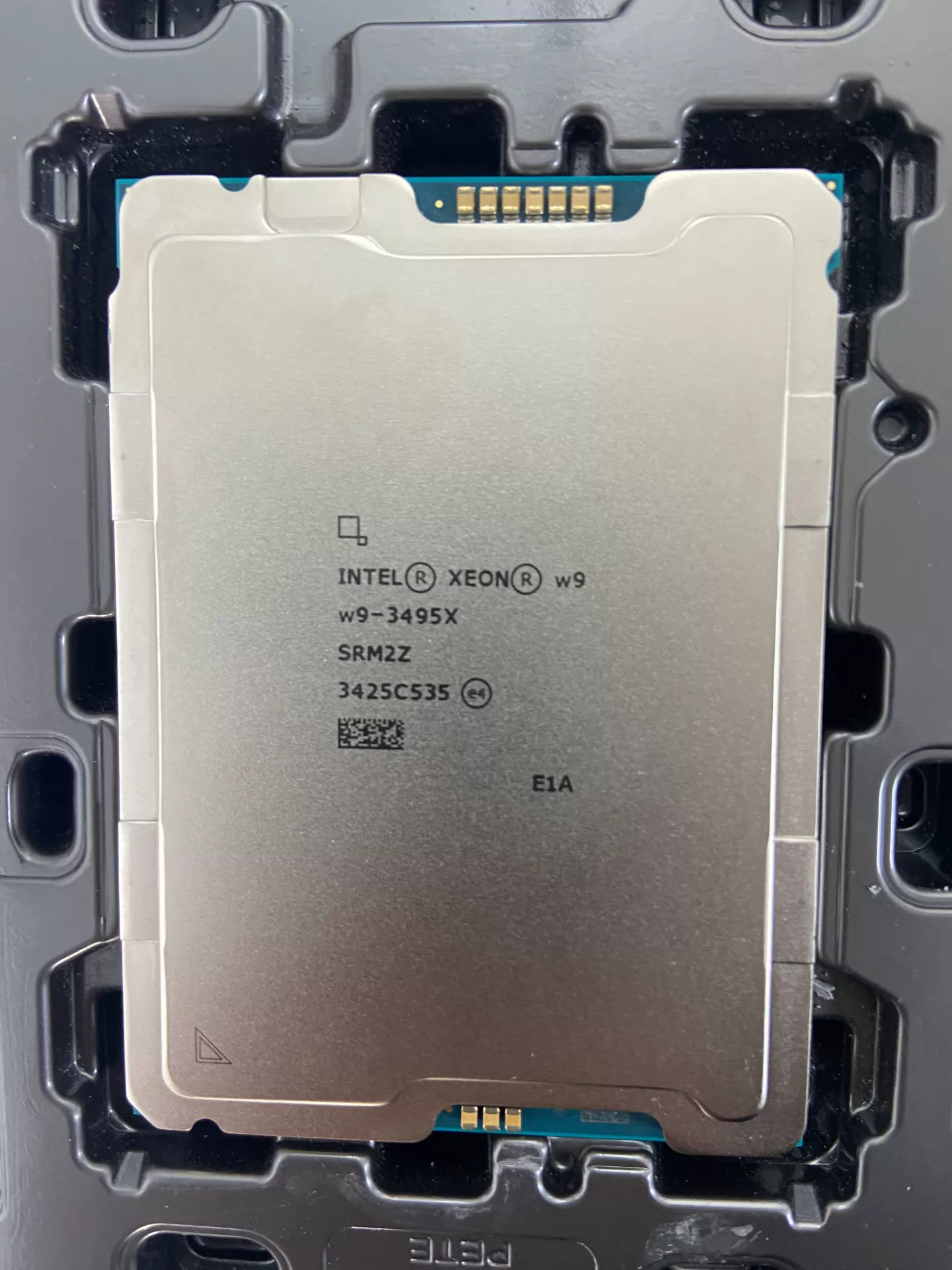 GPU Server Processor CPU W5-3423 W5-3425 W5-3435X W7-3445 W7-3465X W7-3555 W9-3475X W9-3495X CPU
